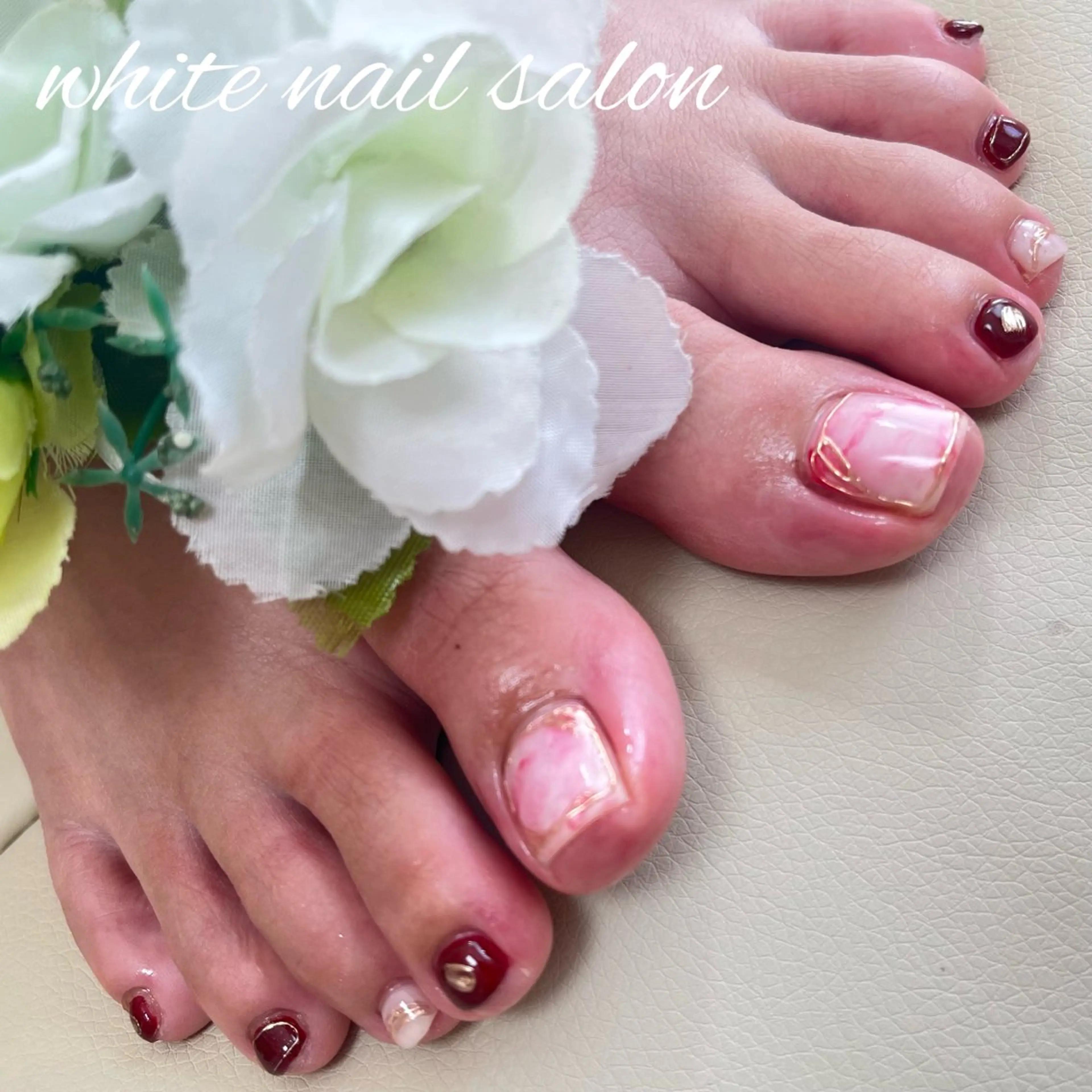 ネイル ラメ(グリッター) フットネイル white nail salonのネイルデザイン