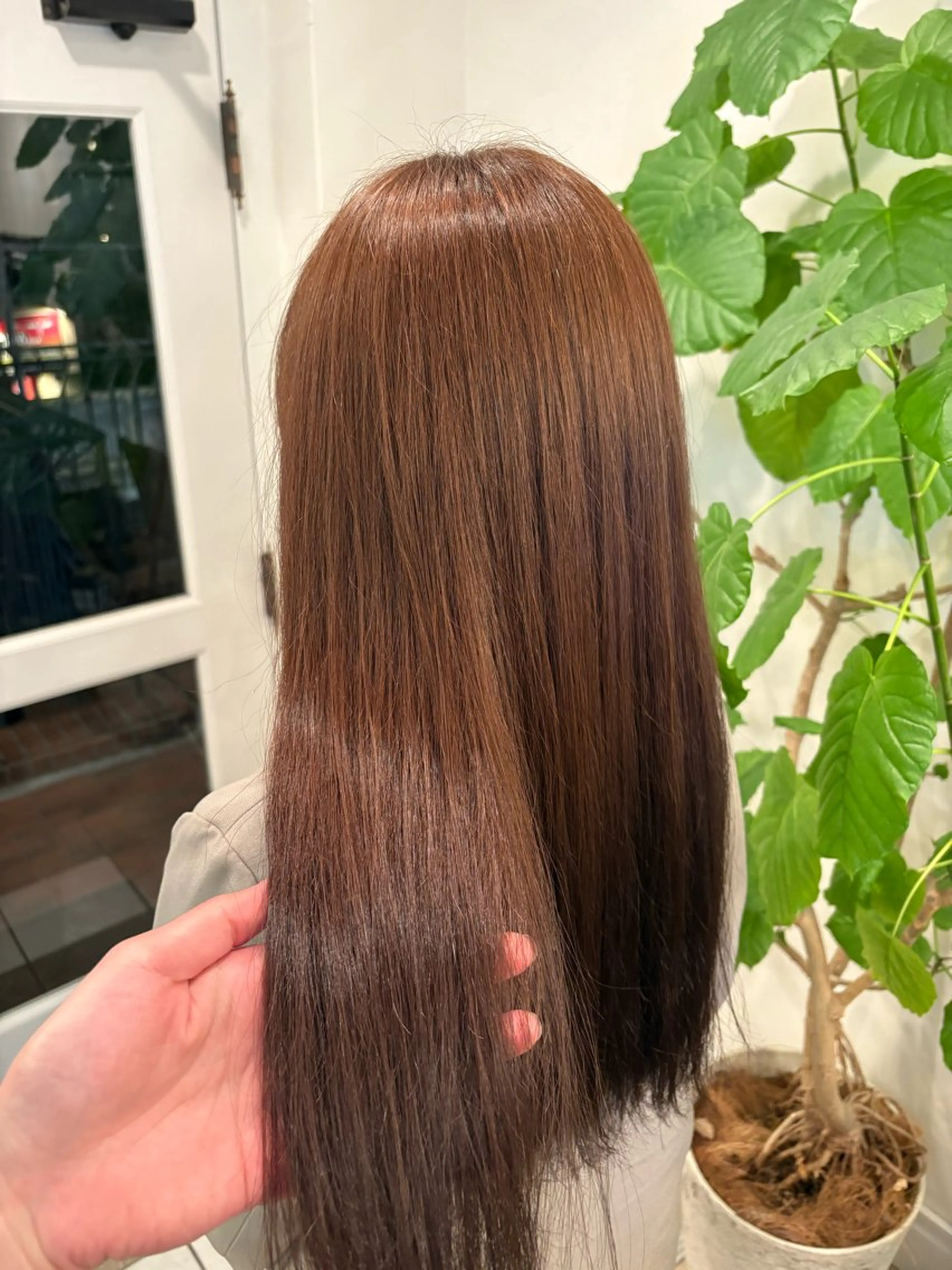 ロング カラー ベージュカラー オリーブベージュ 脇尾 百花のヘアスタイル