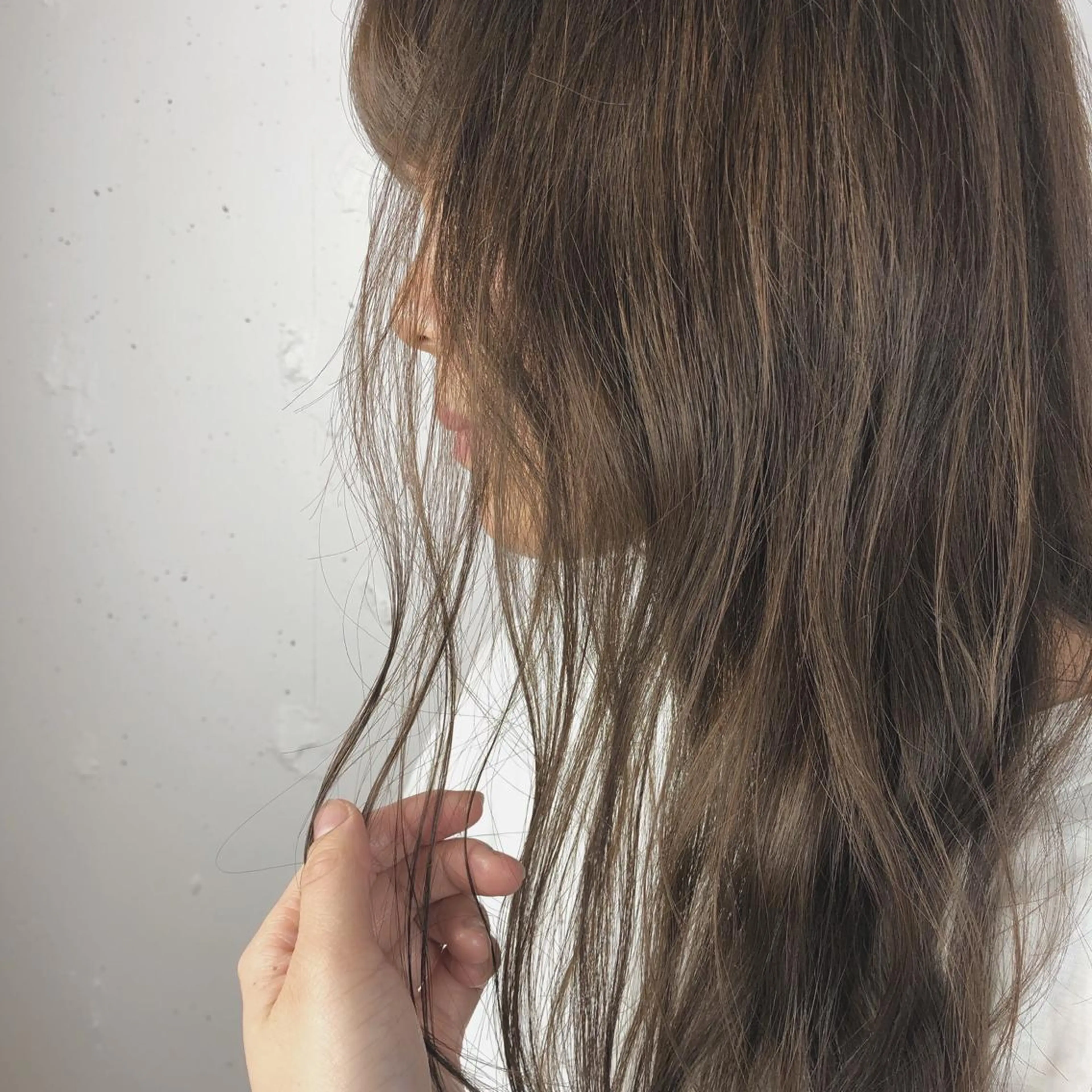 セミロング 顔周りの垢抜けヘア 立山あいりのヘアスタイル