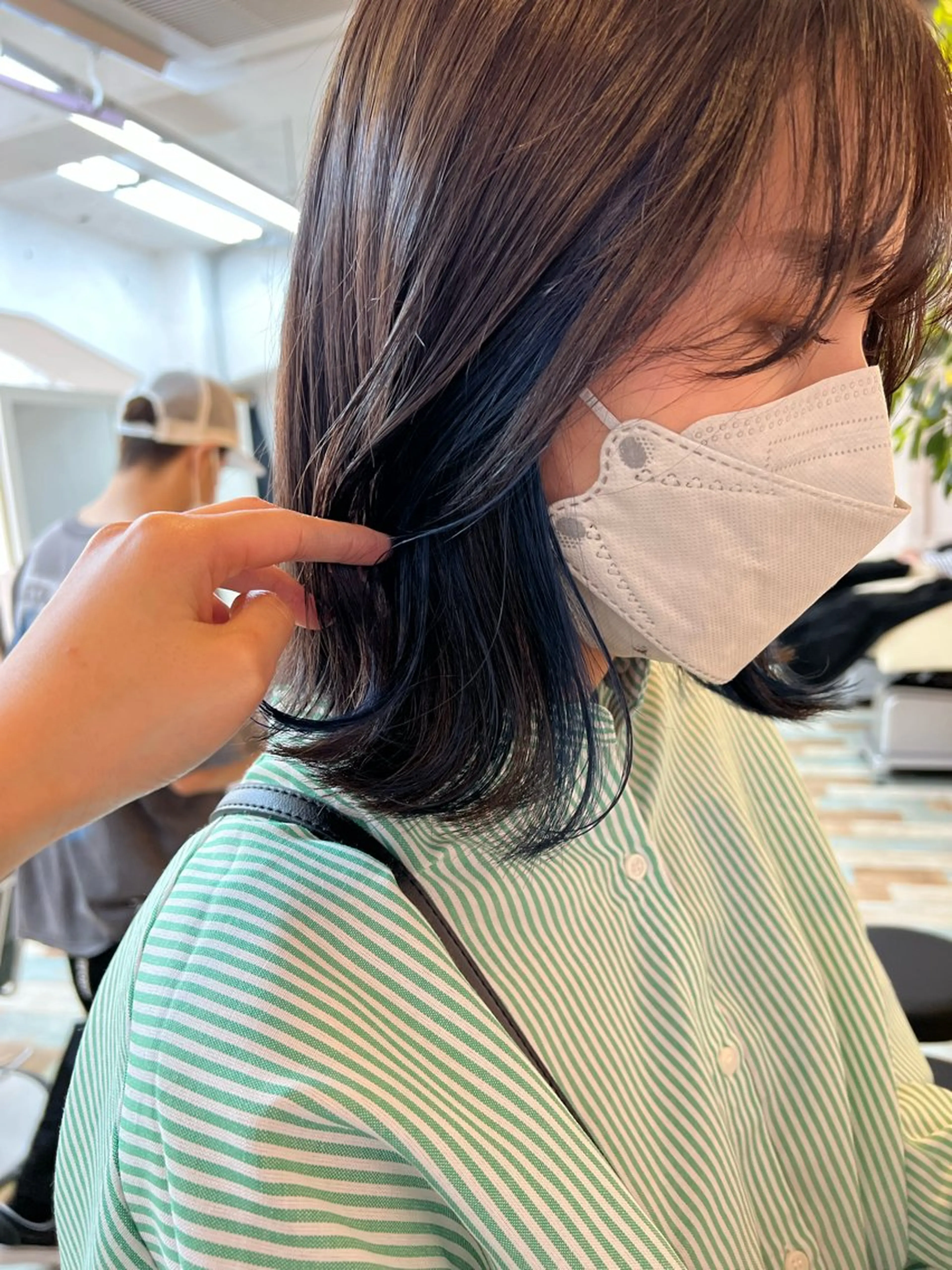 ミディアム カラー ブリーチ ブルーカラー イヤリングカラー ネイビーカラー シルバー カット ヘアカラー トリートメント KANA/ボブ/ インナーカラー/艶髪のヘアスタイル