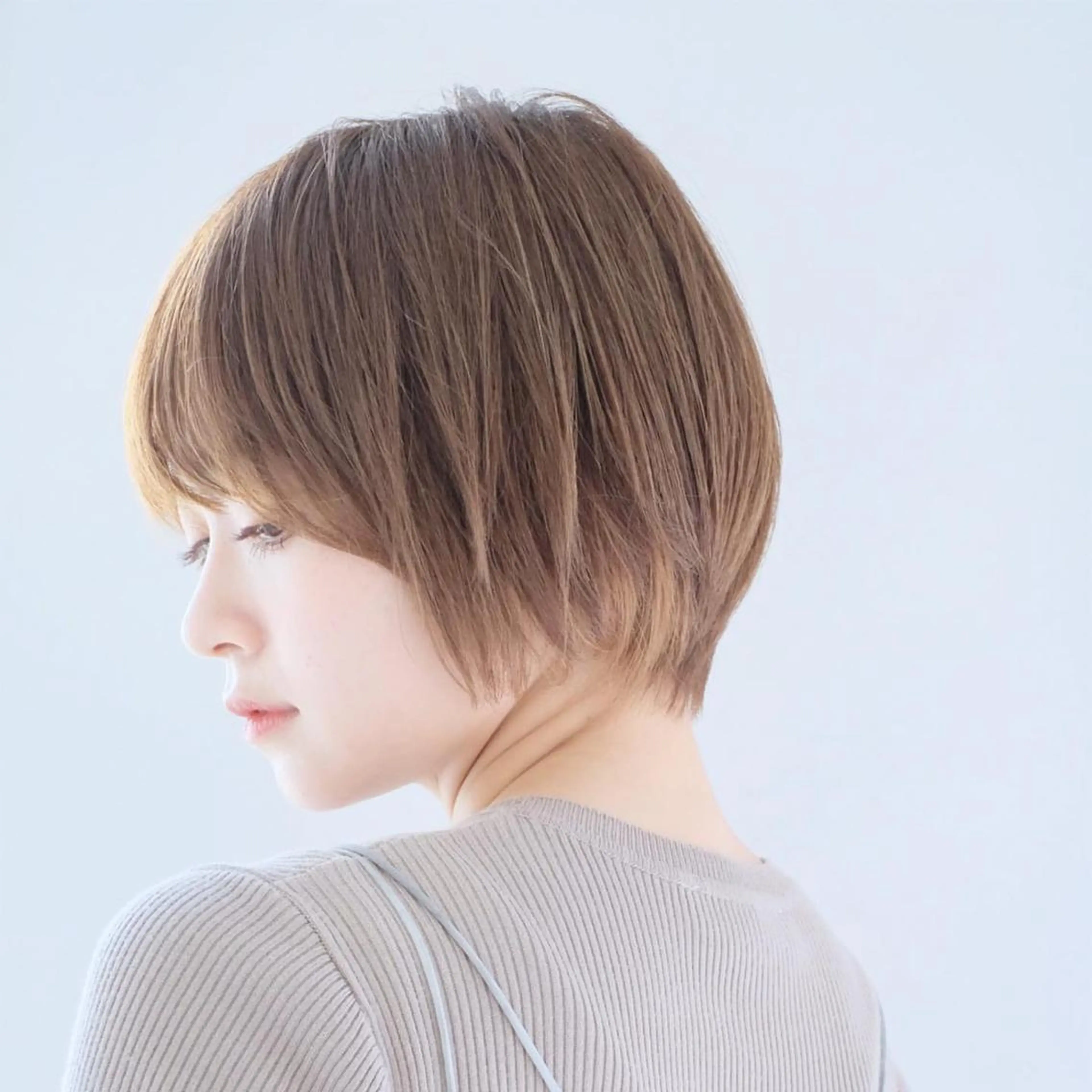 ショート オリーブ カラー✨有坂映哉のヘアスタイル