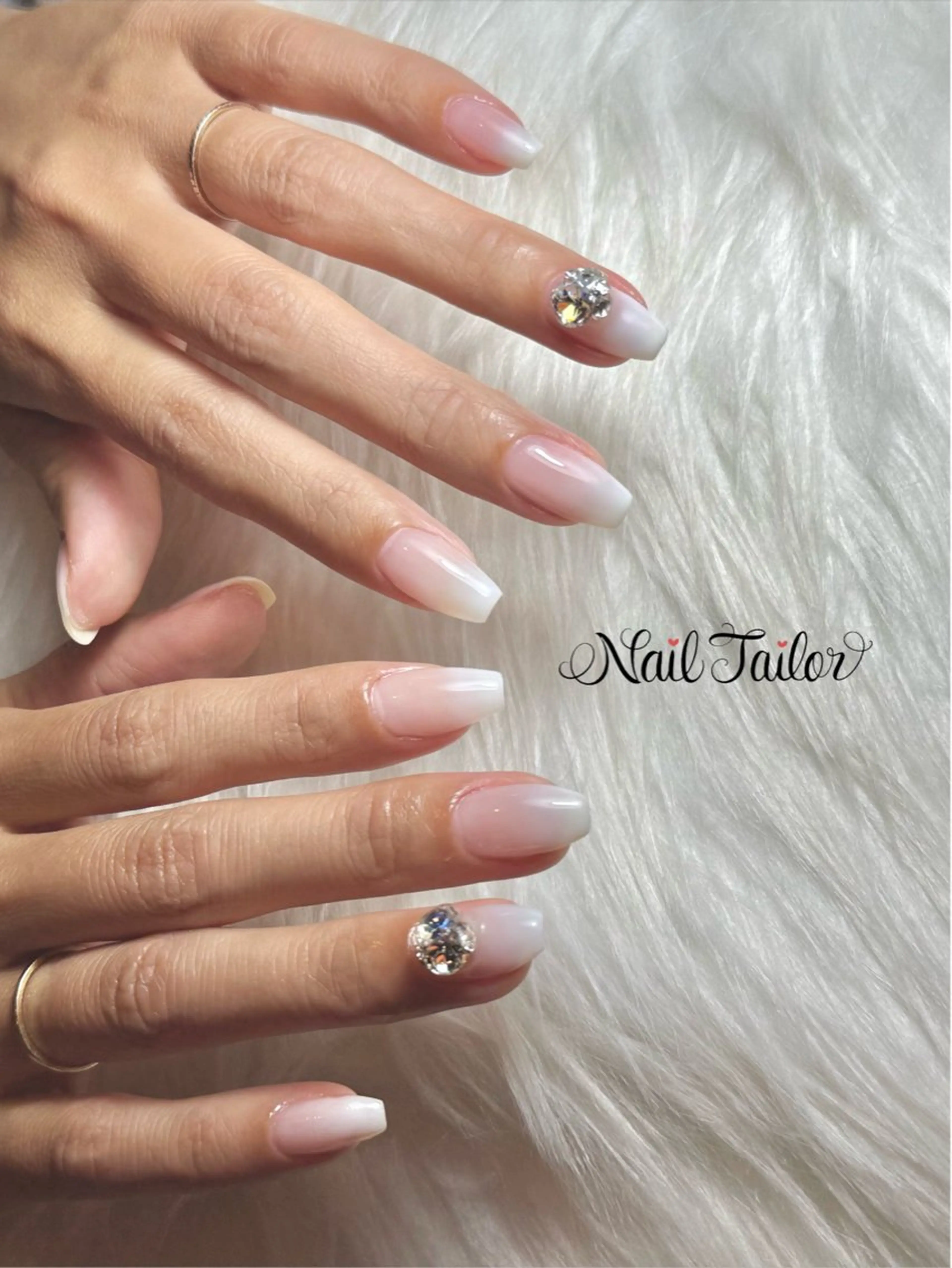 ネイル ジェルネイル ゴージャス グラデーション ホワイト ハンドネイル NailTailor ネイルテイラーのネイルデザイン
