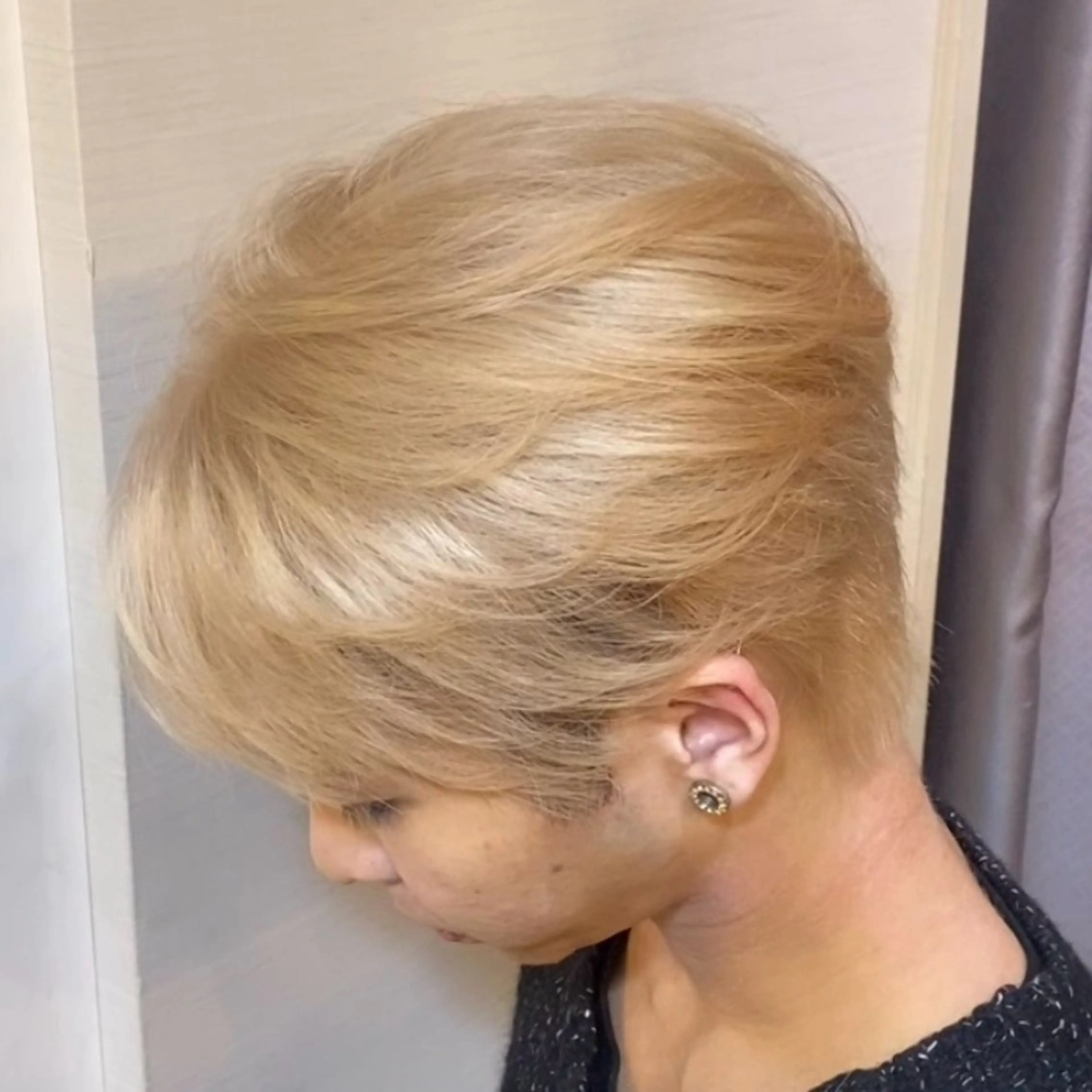 ショート カット ヘアカラー トリートメント ハイトーン/レイヤー カット/TAKEのヘアスタイル