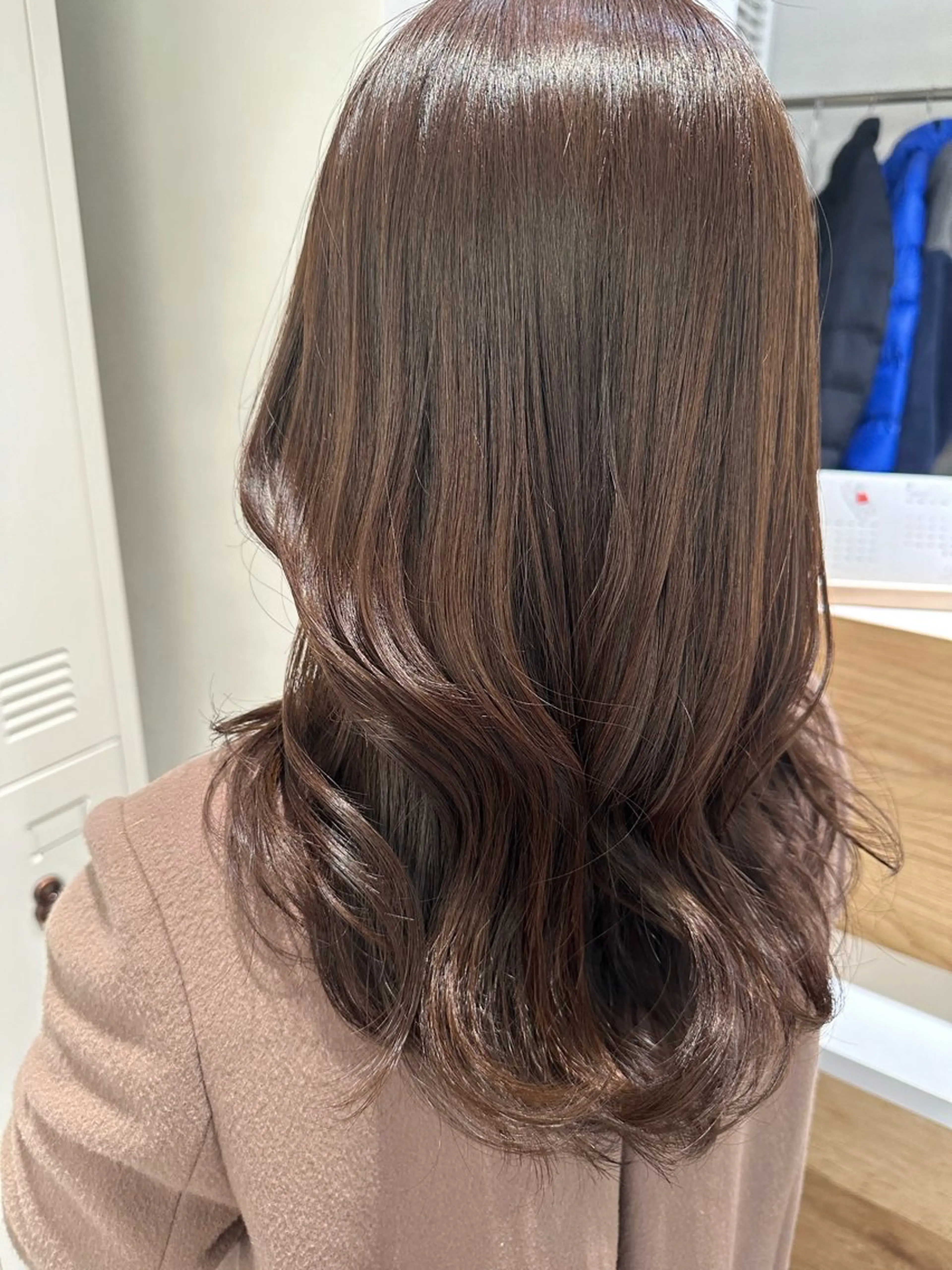 セミロング カラー アッシュ アッシュブラウン ブラウンカラー レイヤーカット Annie 吉田 裕美のヘアスタイル