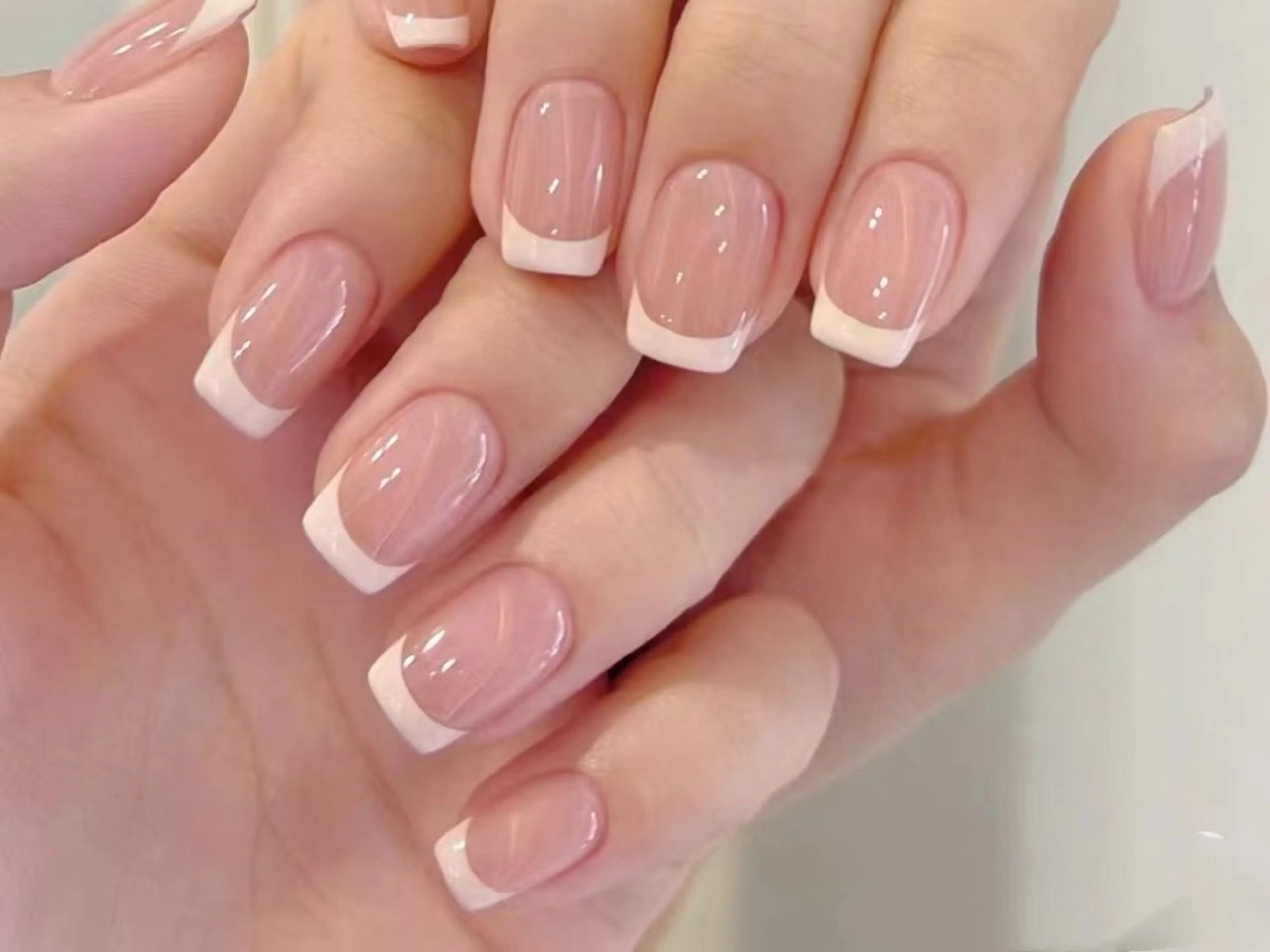 ちゅるんカラー×上品フレンチネイル   3900円口コミ禁止❗️ オフ代別途の写真