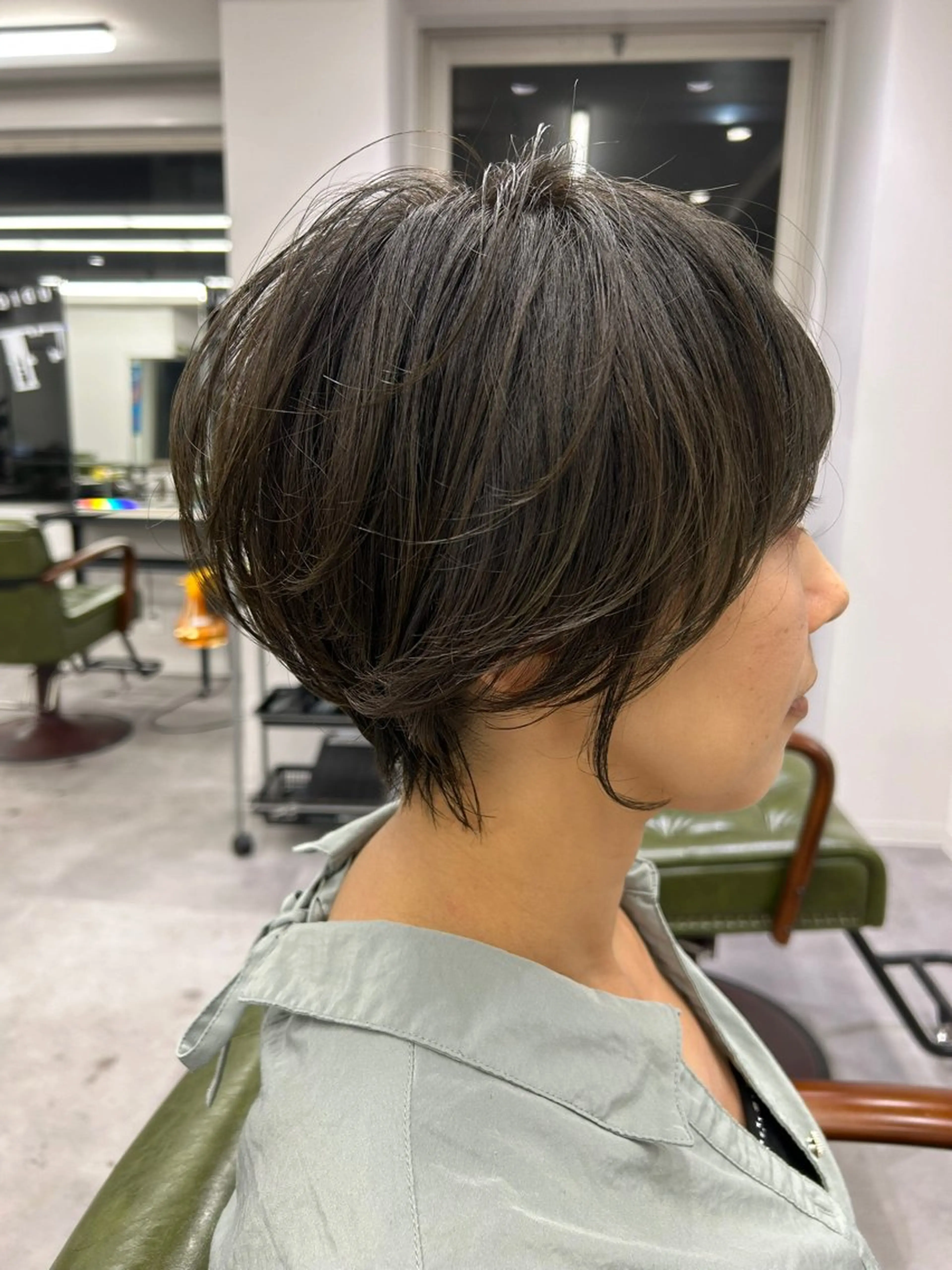 ショート カラー オリーブカラー ショートヘア カット ヘアカラー トリートメント SHAFT Ieiriのヘアスタイル