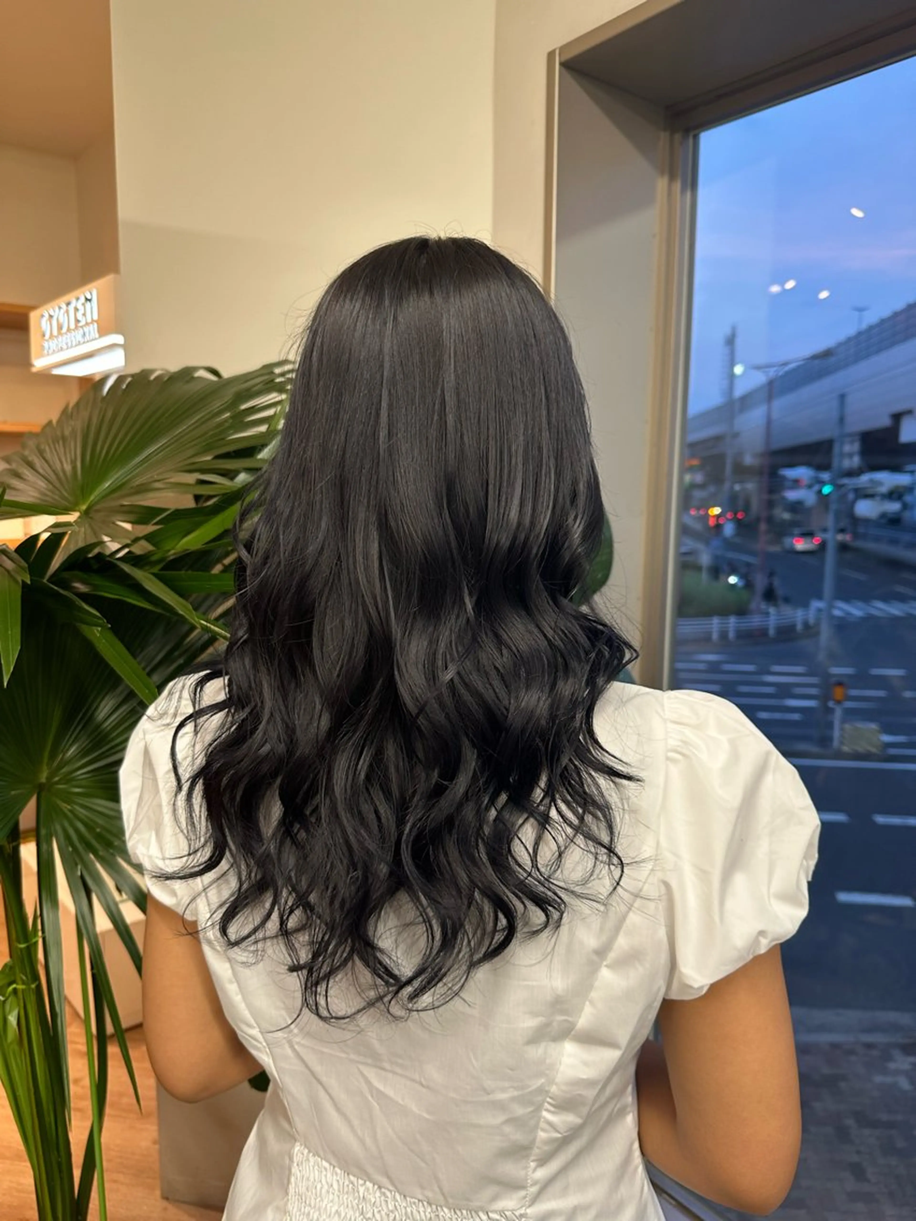 セミロング カラー 岡山 紗里奈のヘアスタイル