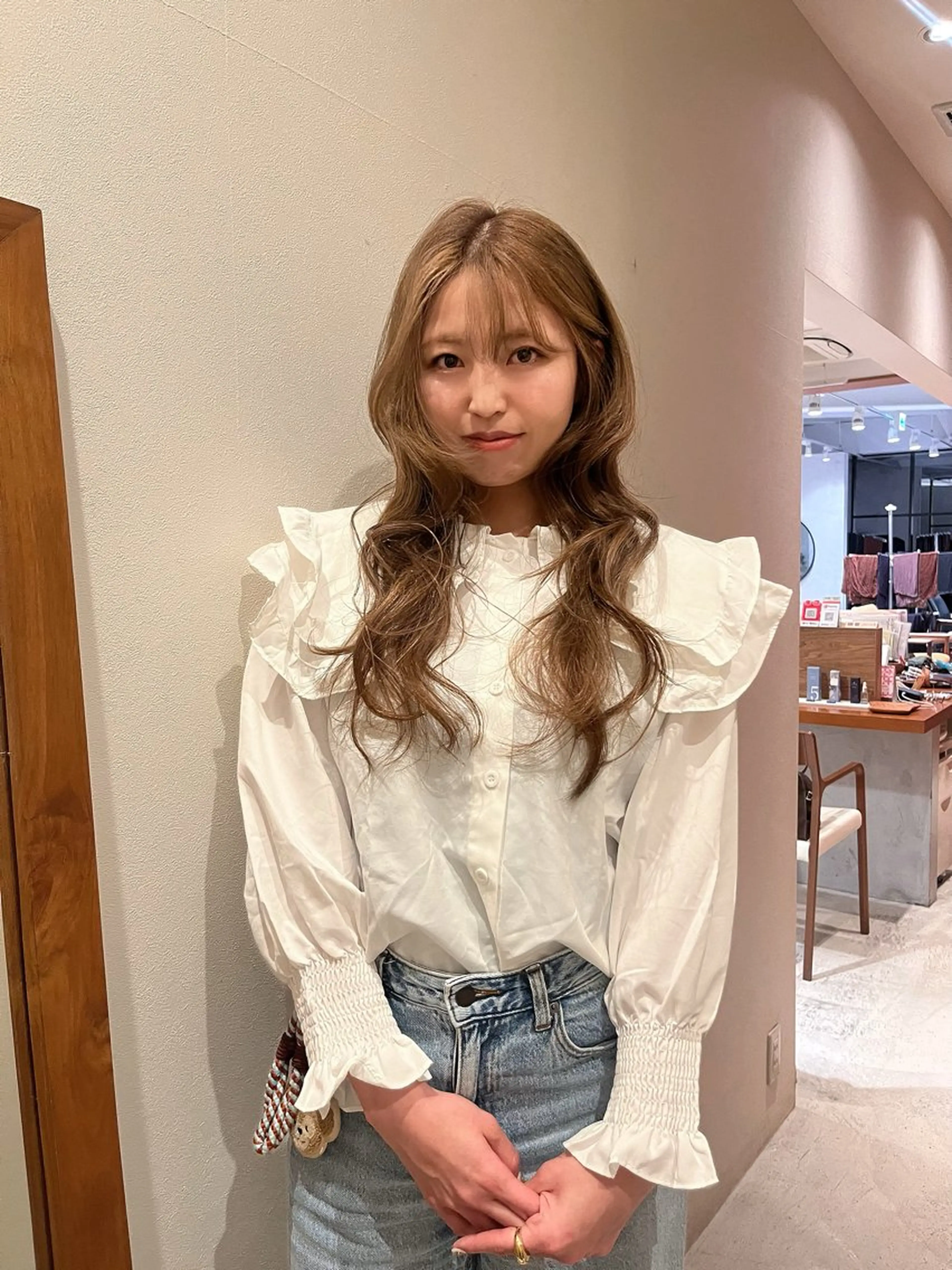 ロング カラー ベージュカラー ブリーチ ヘアカラー Fleur 西 優希のヘアスタイル