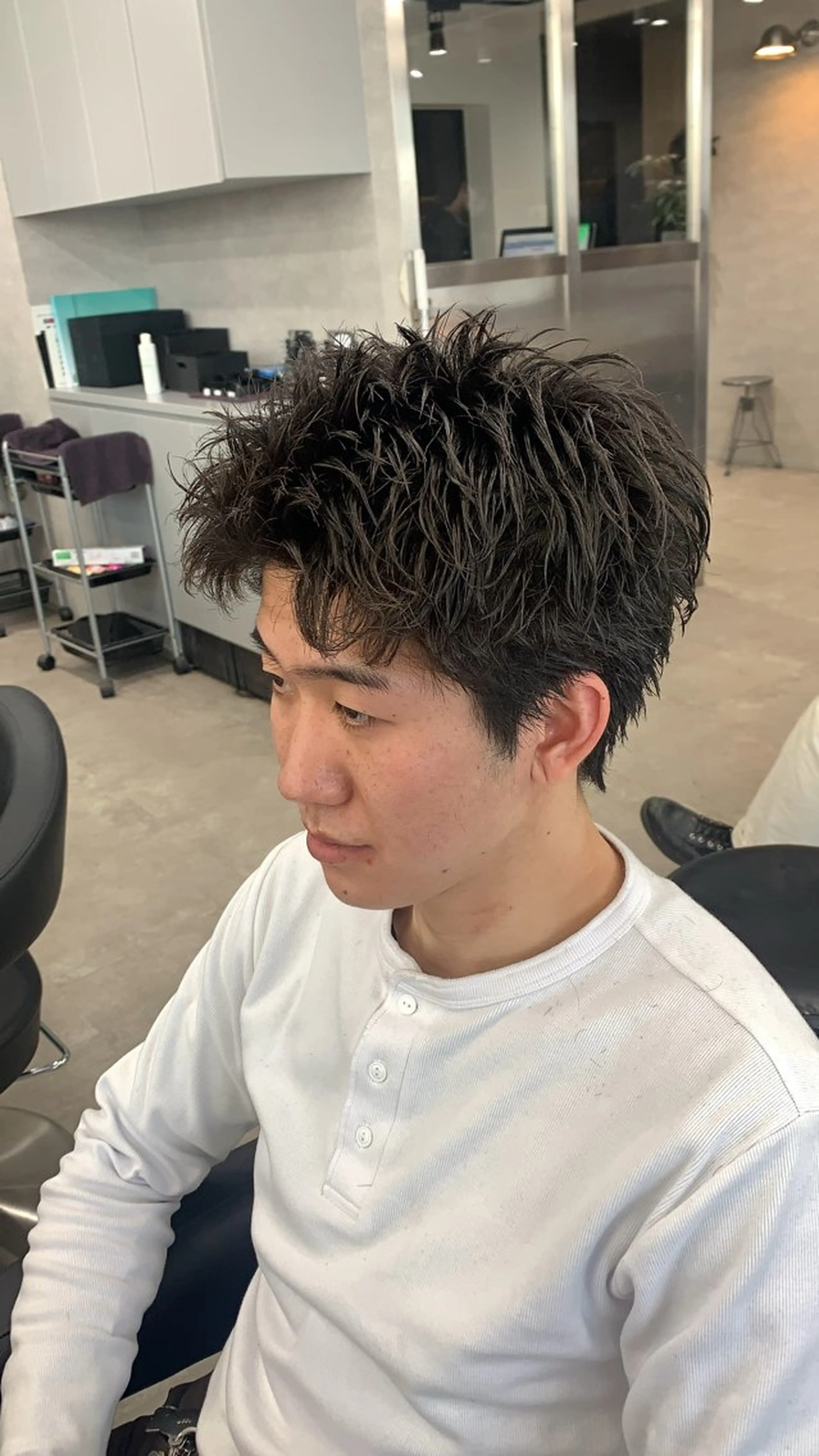 ショート パーマ メンズ センターパート メンズハイライト メンズメッシュ マッシュ メンズパーマ デザイン/ハイトーン 指名No.1パフのヘアスタイル