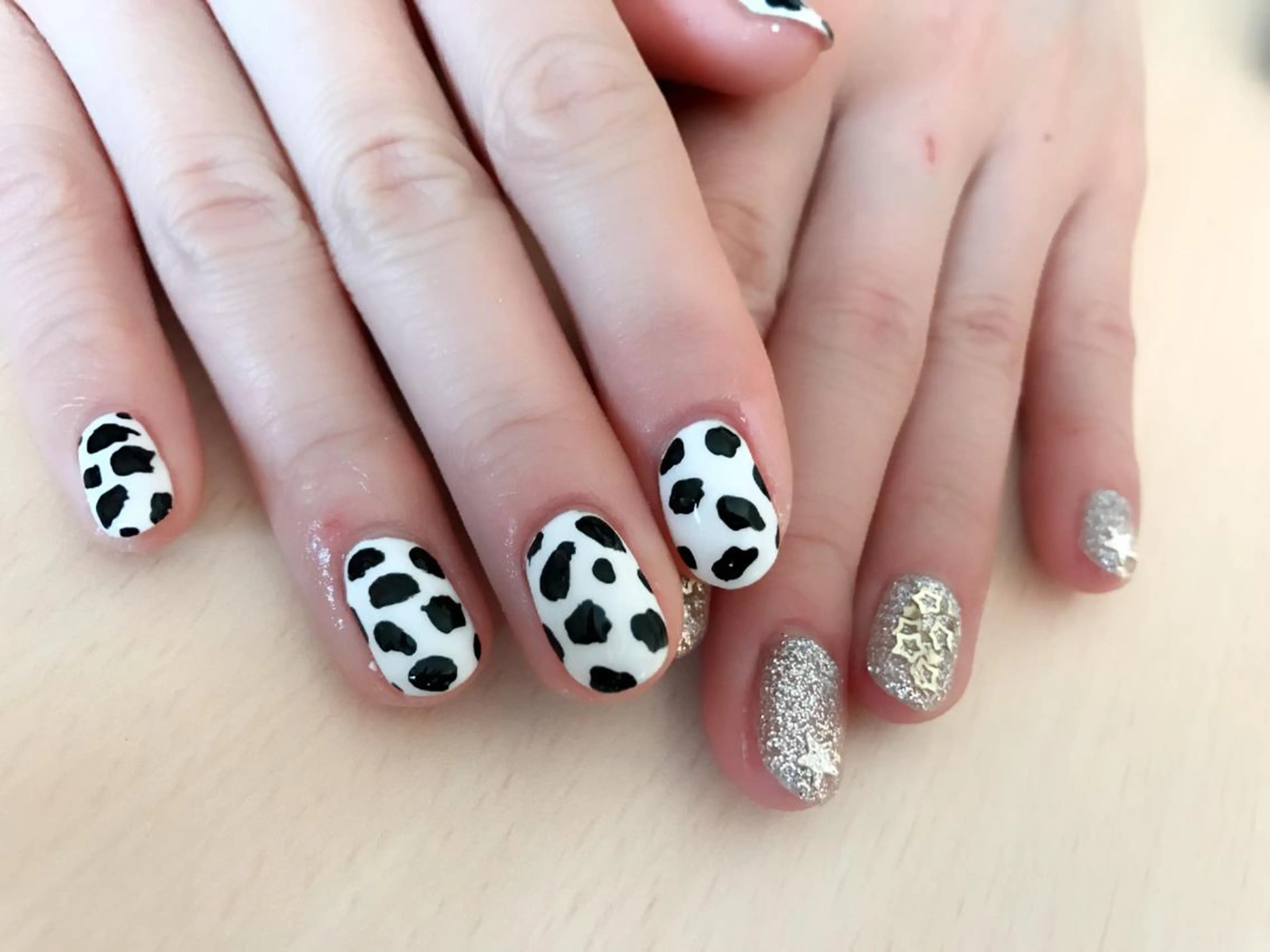 ミディアム ネイル アニマル柄 ayane Re:st〔リスト〕のネイルデザイン