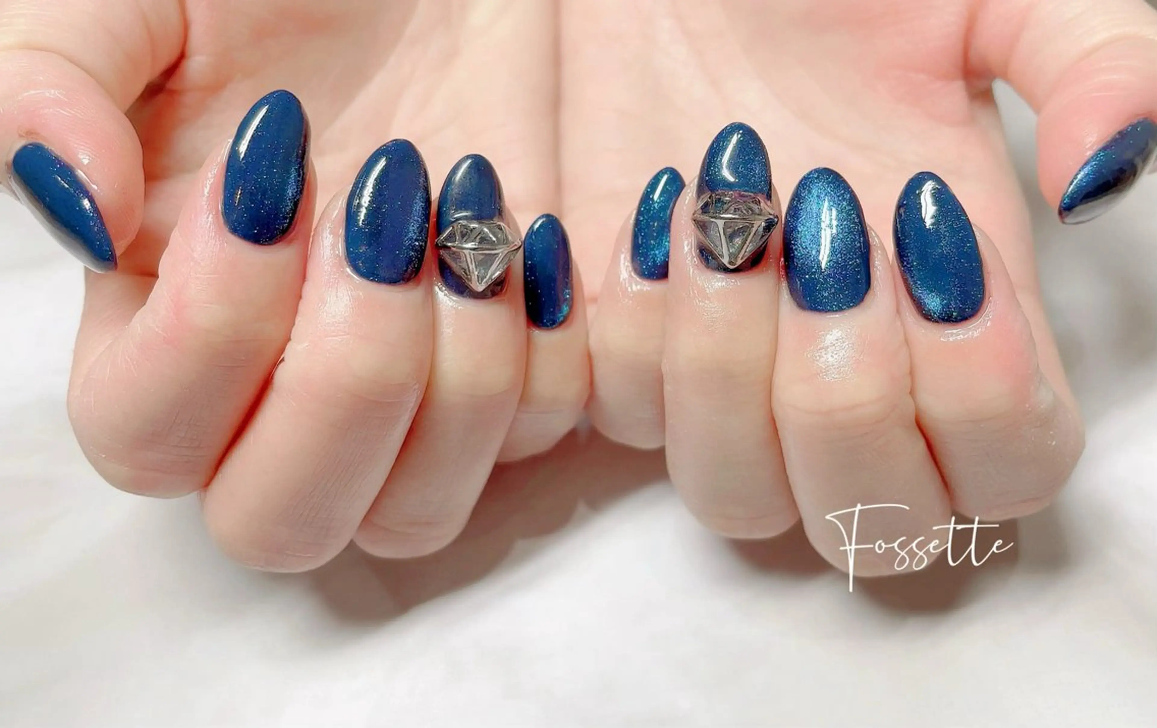 ネイル ブルー キラキラネイル マグネットネイル ネイビー ハンドネイル nailsalon Fossetteのネイルデザイン