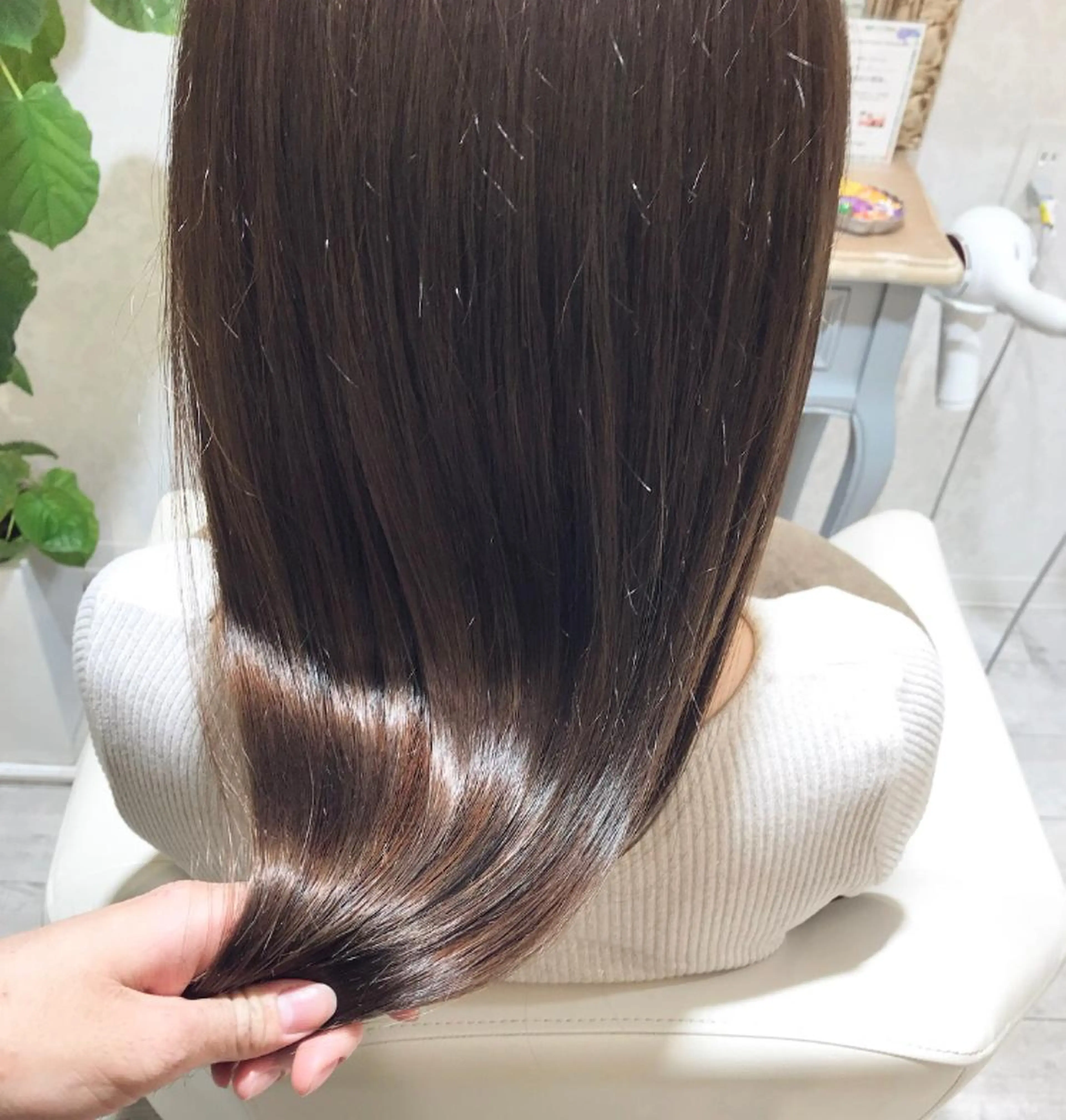ロング カラー ベージュカラー シアーベージュ color coutureのヘアスタイル