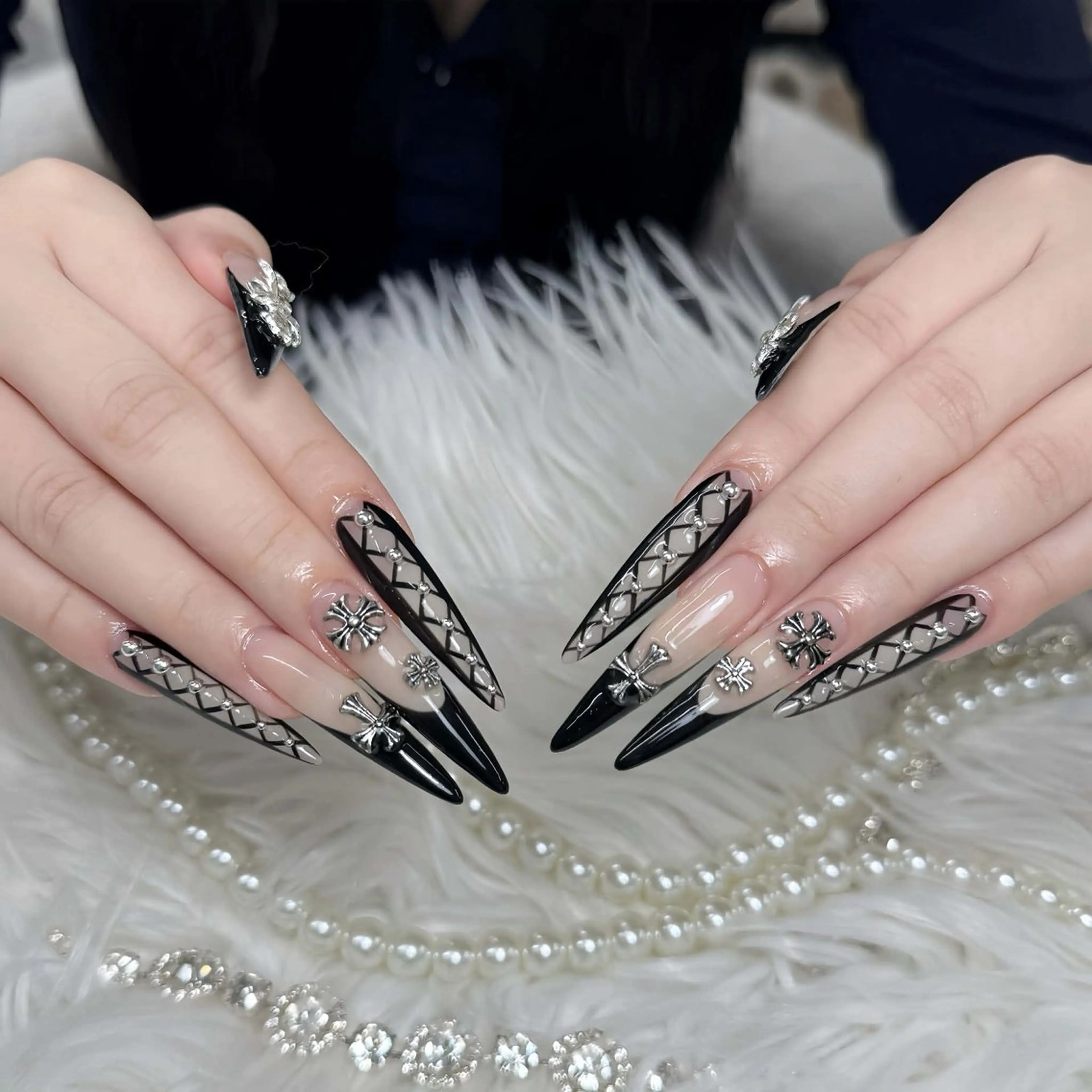 ネイル アートネイル フレンチネイル ジェルネイル ガーリー キラキラネイル ハンドネイル Nova Nailのネイルデザイン