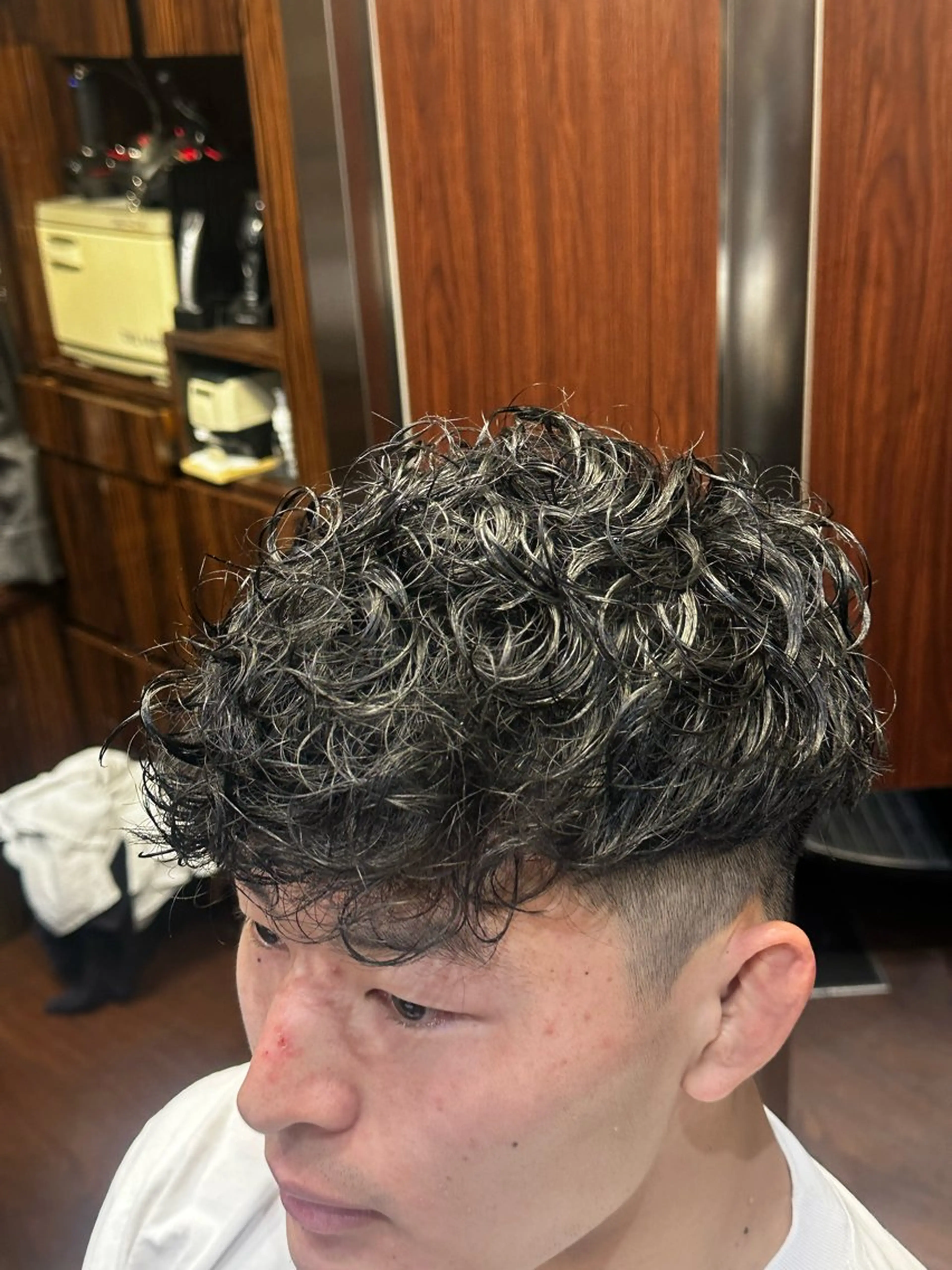 ショート パーマ メンズ ヒロ銀座 東京駅八重洲店所属・【メンズ専門】🔥 カミマンのヘアスタイル