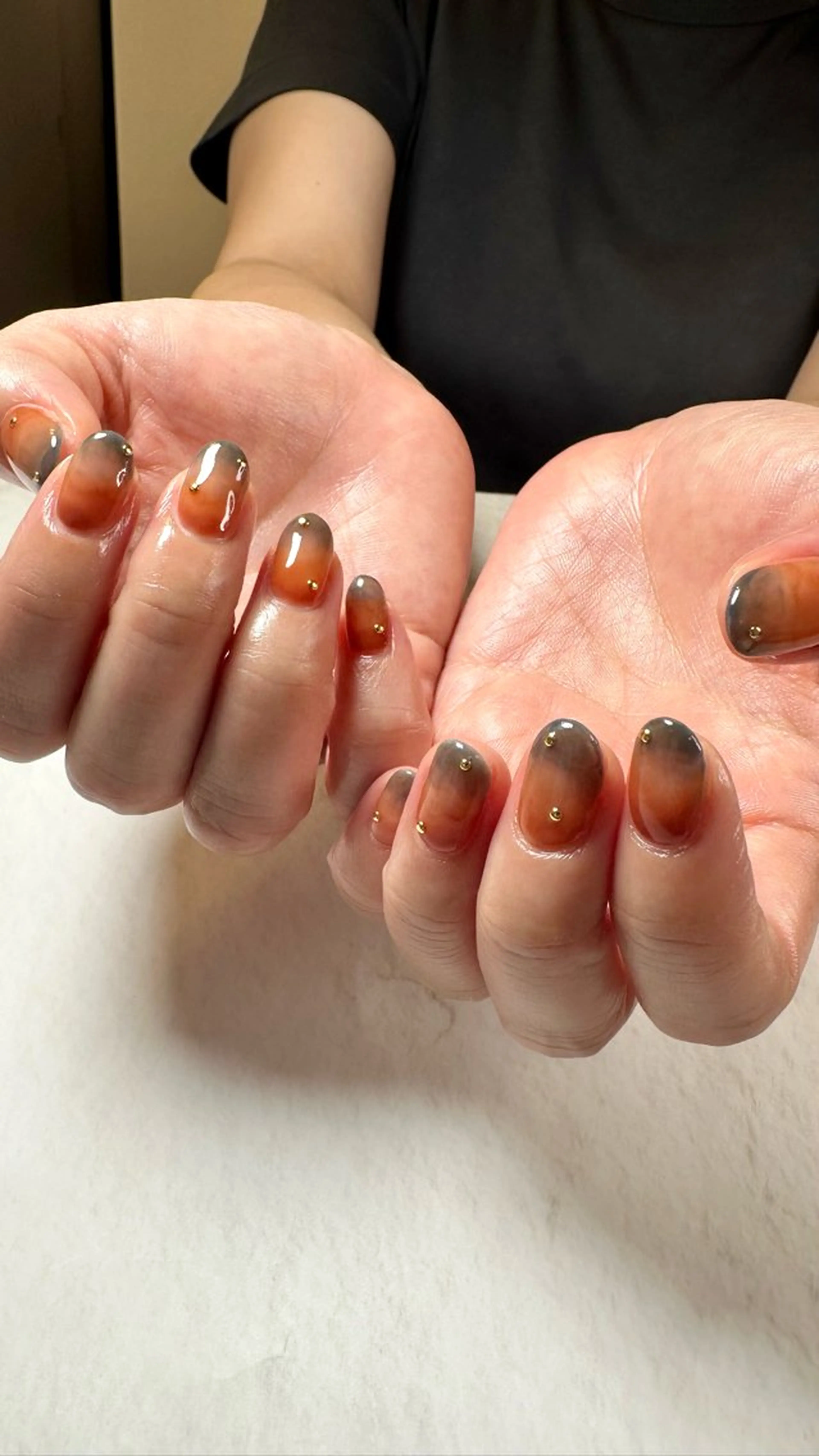 ネイル グラデーション ニュアンスネイル ハンドネイル ハンドケア Atelier Ariのネイルデザイン