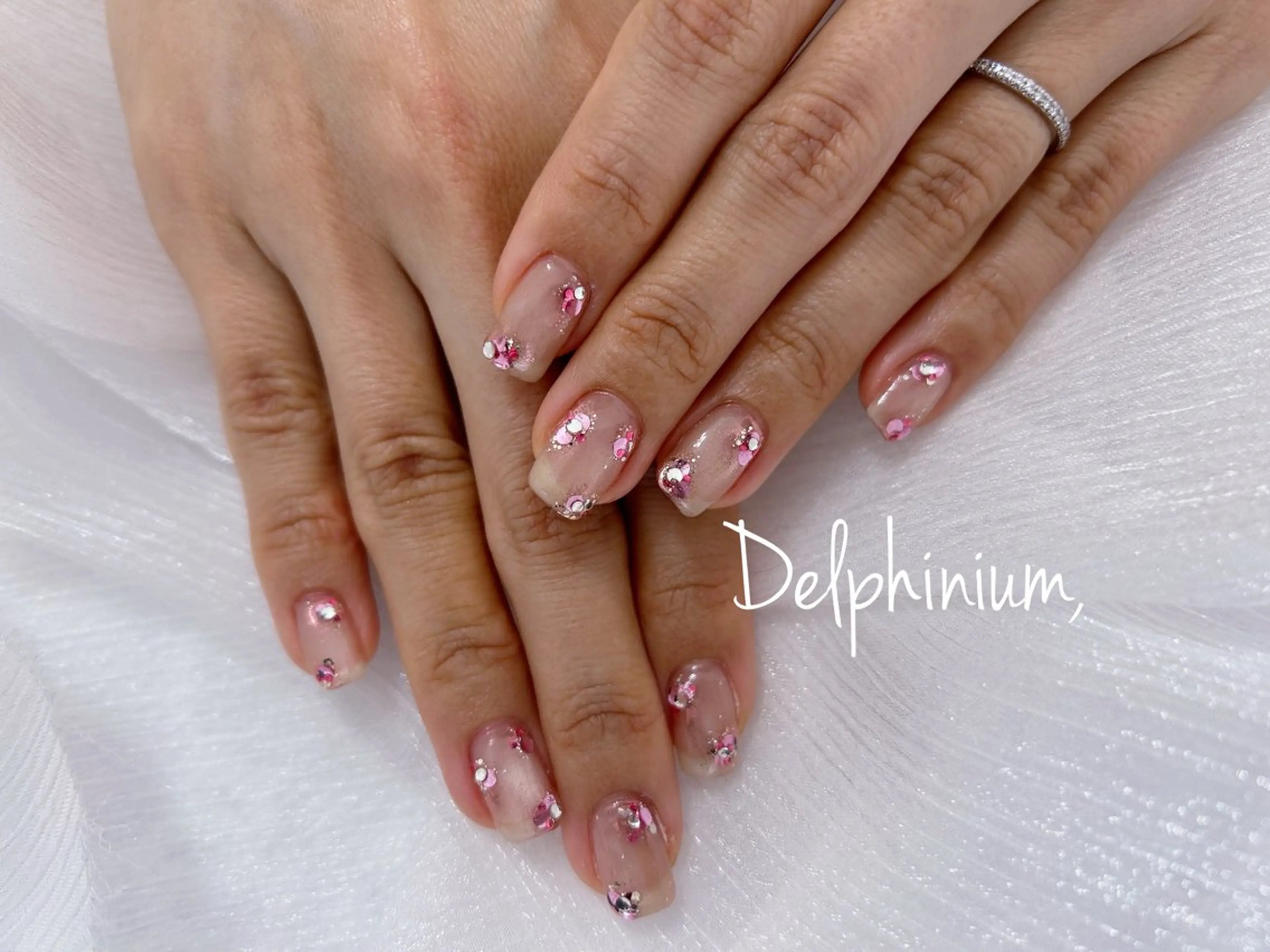 ネイル ホログラムネイル マグネットネイル ピンク ハンドネイル 岡本 友恵のネイルデザイン