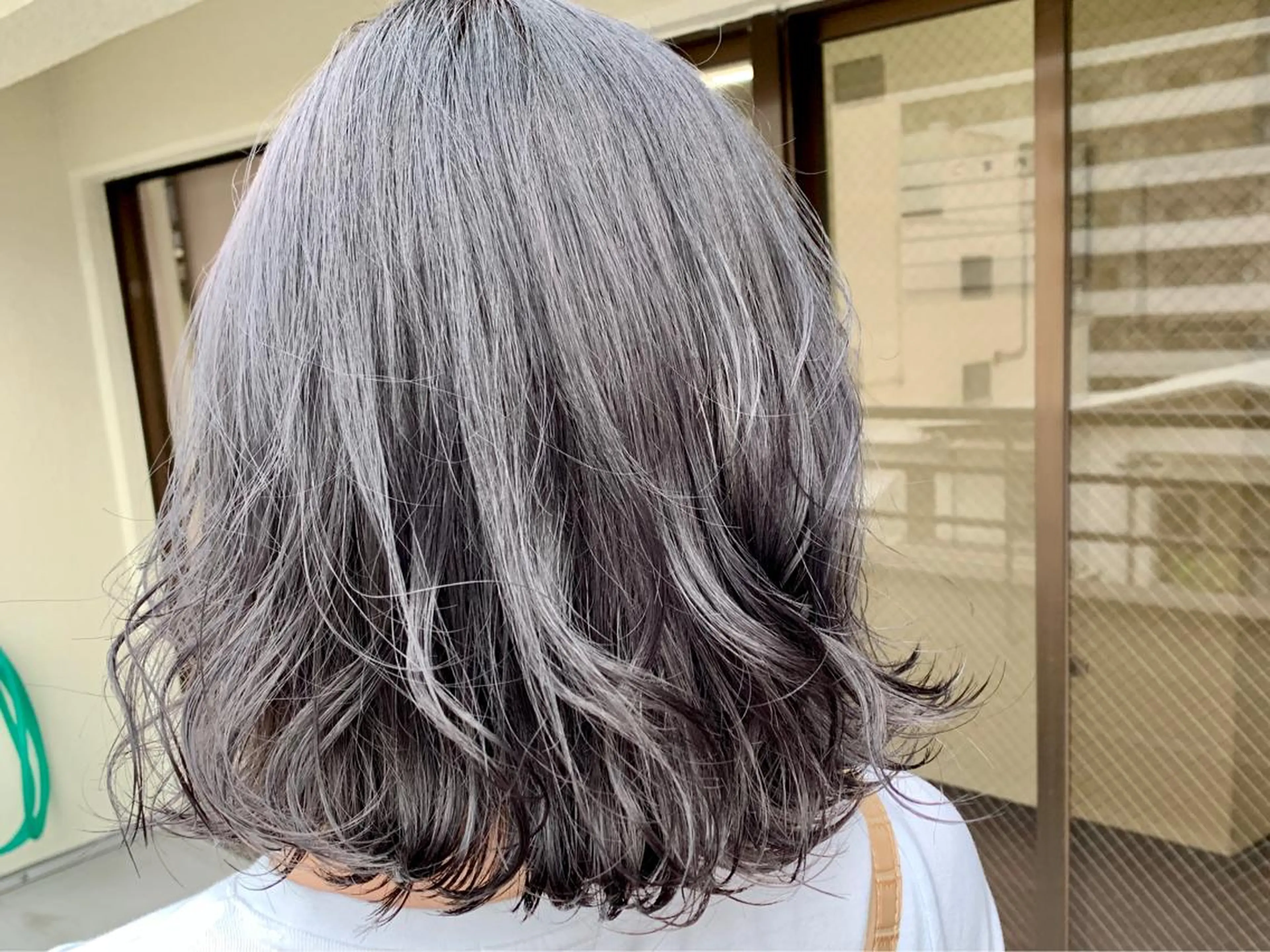 ミディアム カラー パーマ ヘアアレンジ メンズ キッズ ネイル マツエク・マツパ メンズブリーチ メンズハイライト メンズインナーカラー メンズ韓国風 アディクシーカラー 切りっぱなしヘアボブ ミディアムヘアRYOのヘアスタイル