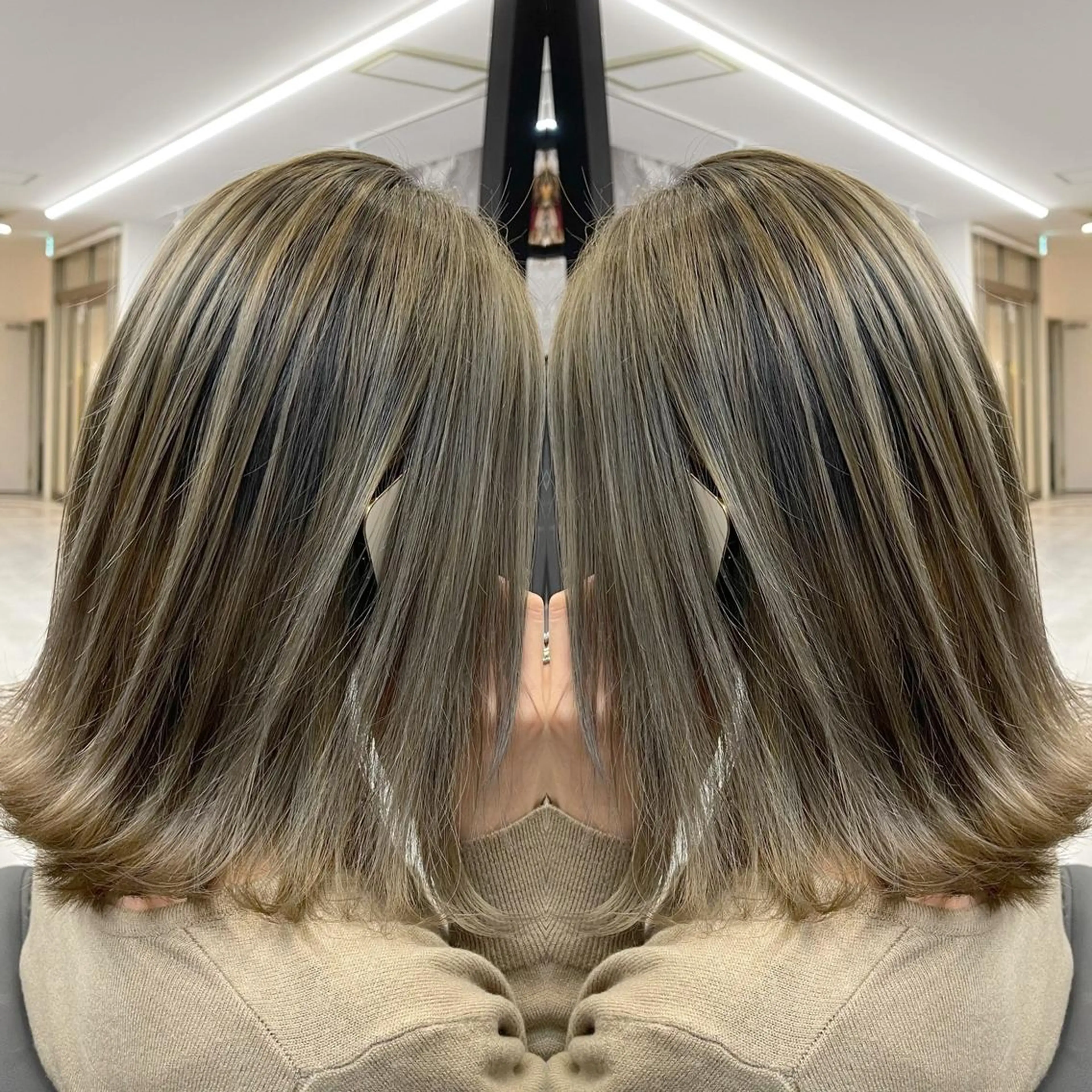 ショート カラー ヘアアレンジ アッシュ バレイヤージュ デザインカラー ハイライトカラー 外国人風カラー アンドウ ユウ/ レイヤーカット/韓国のヘアスタイル