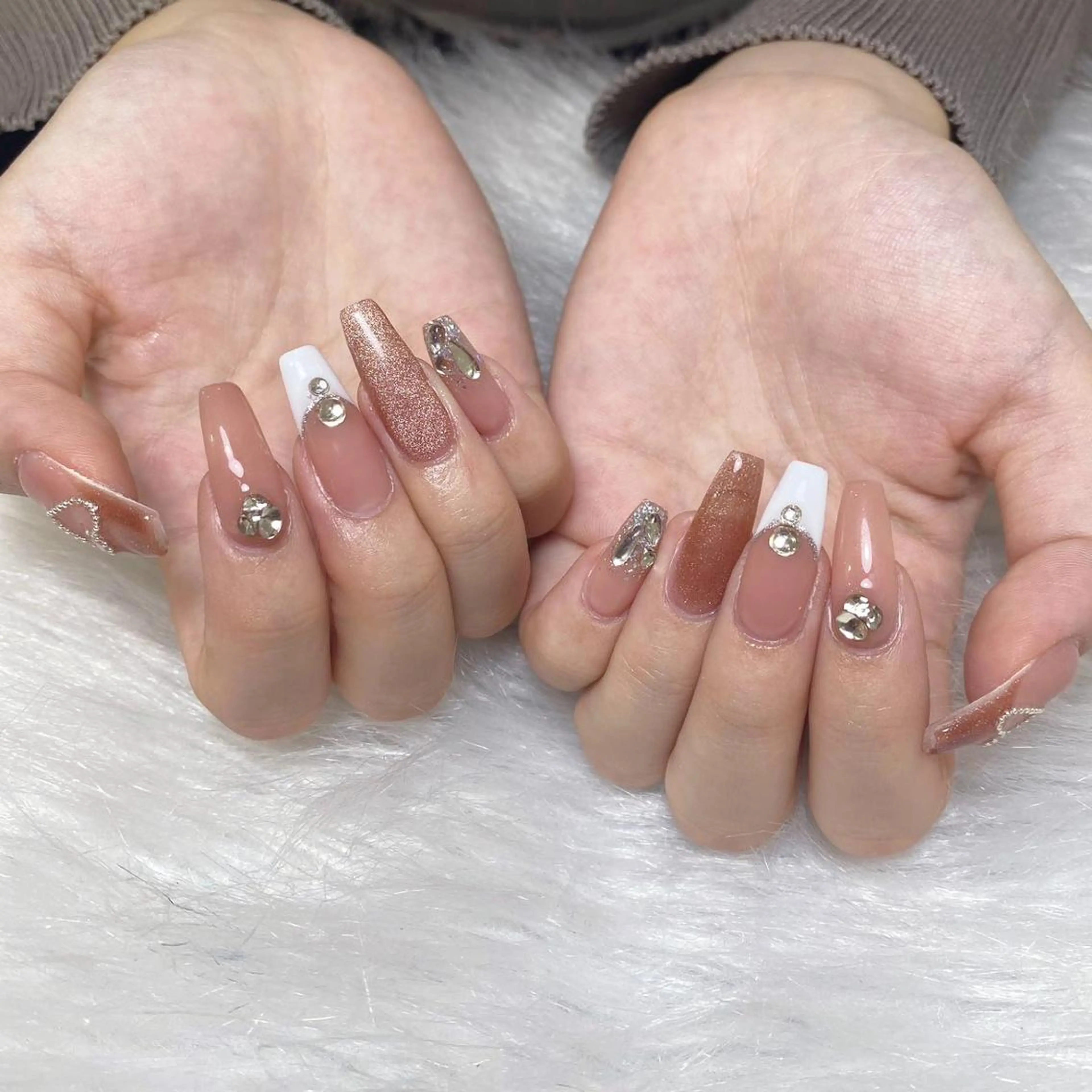 ネイル アートネイル オーロラネイル ガーリー キラキラネイル 韓国ネイル ハンドネイル ハンドケア Plenty 🚢のネイルデザイン