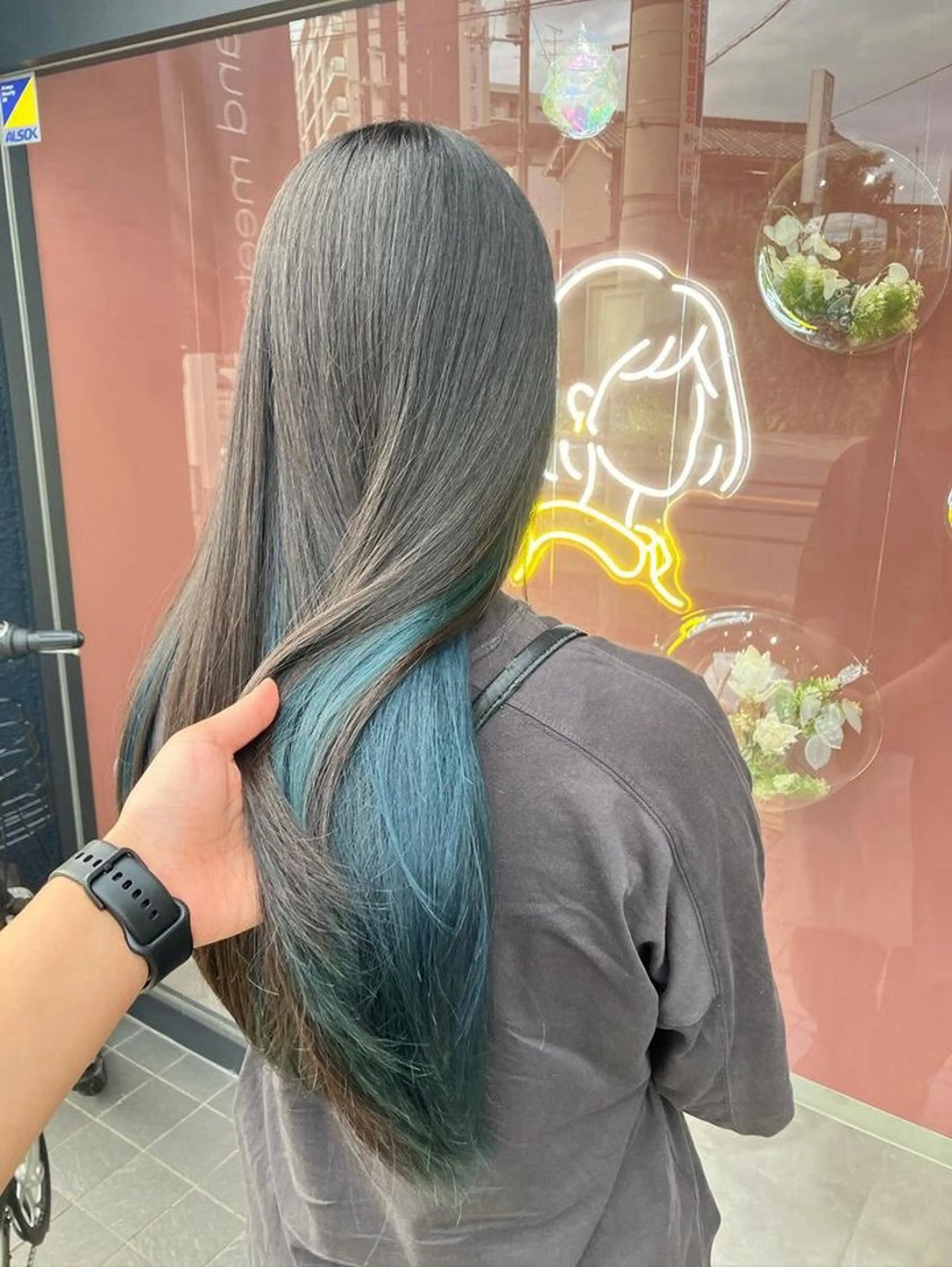 ロング 松田 鈴菜のヘアスタイル