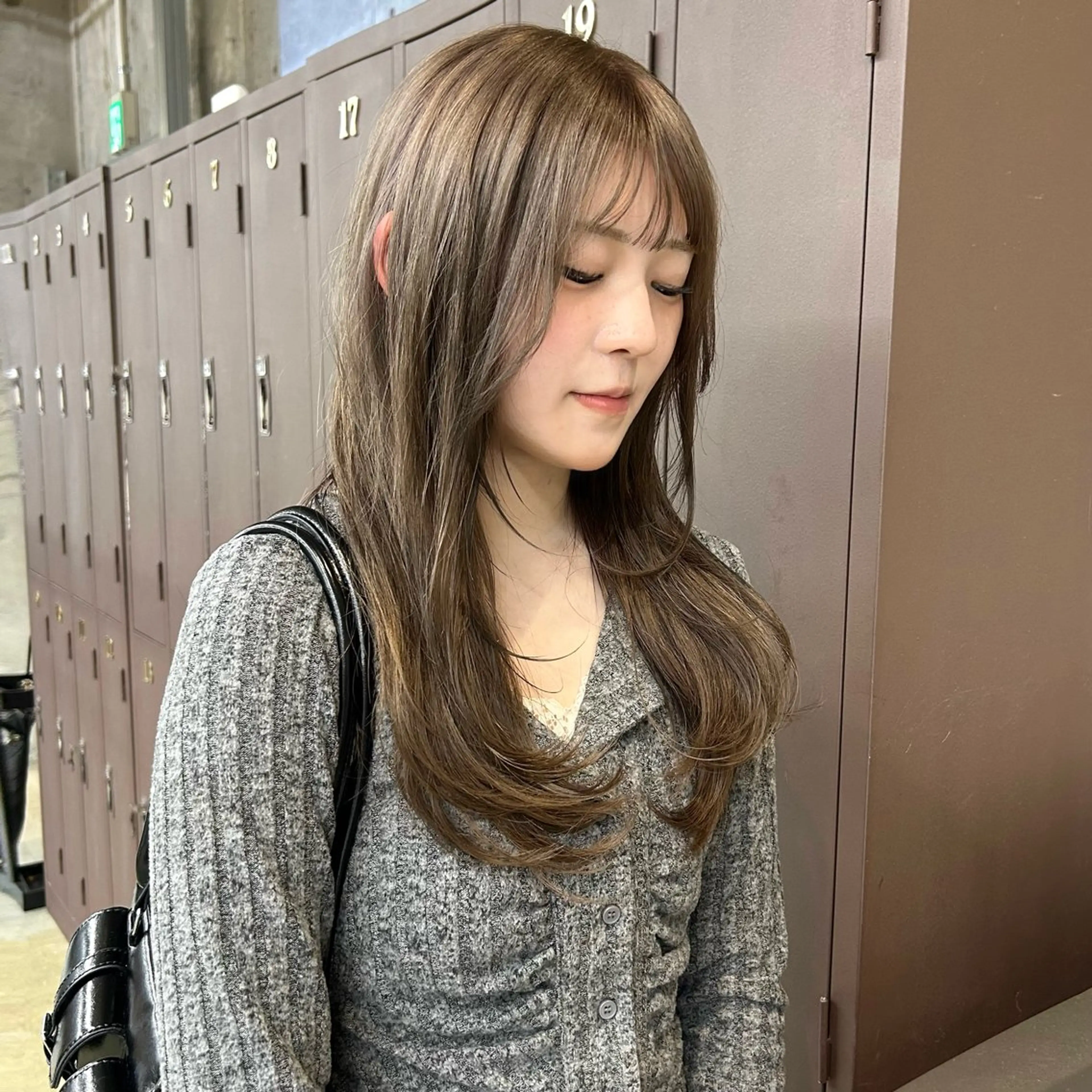 ロング カラー 透明感カラー グレージュ ハイトーンカラー ロング ヘアカラー 伊藤ほのか/パーマ /酸性ストレートのヘアスタイル