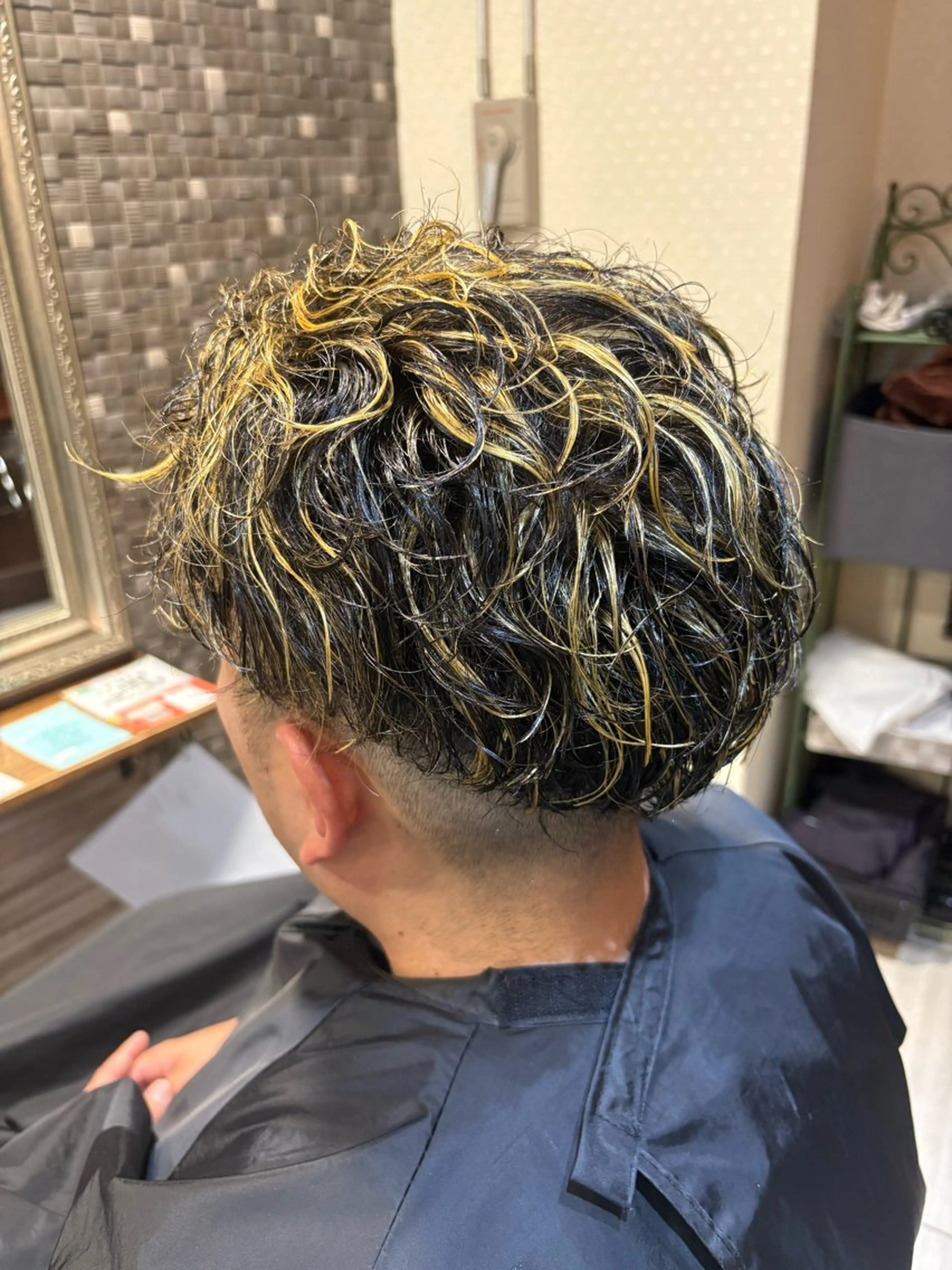 ショート カラー パーマ メンズ😎モテヘア ♠️しおり♠️のヘアスタイル