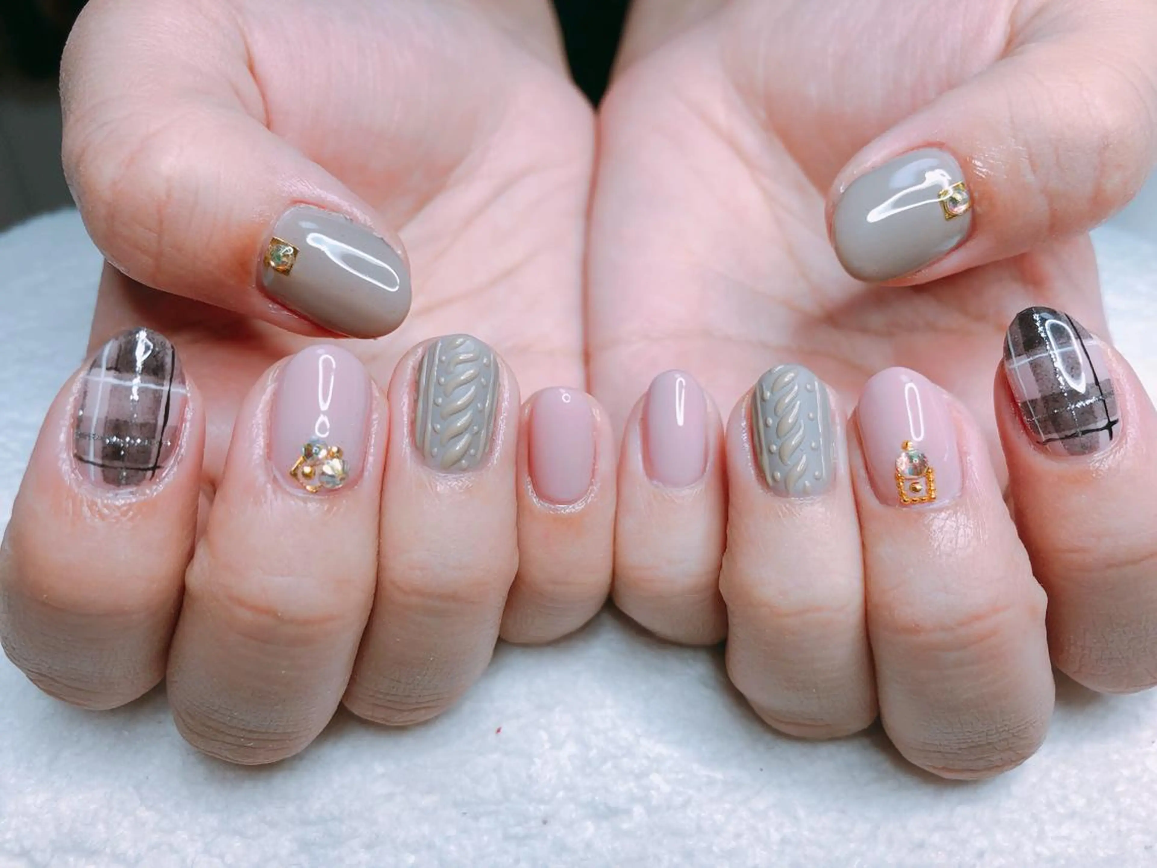 ミディアム ネイル 長さ出し専門 nynaのネイルデザイン