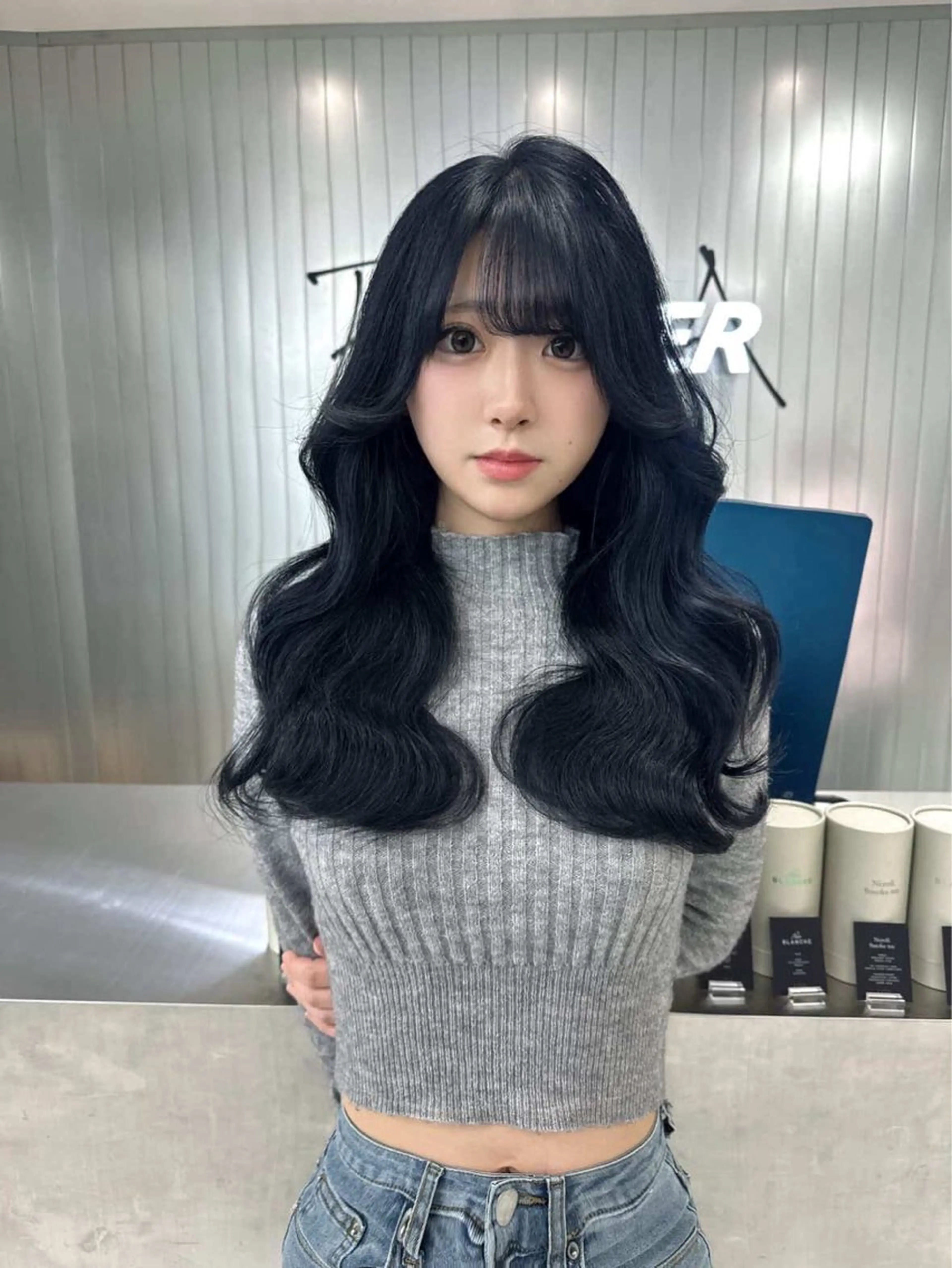 ロング カラー ヘアアレンジ カット ヘアカラー トリートメント ヘッドスパ ヘアセット 艶カラー/ハイトーン /レイヤーカットのヘアスタイル