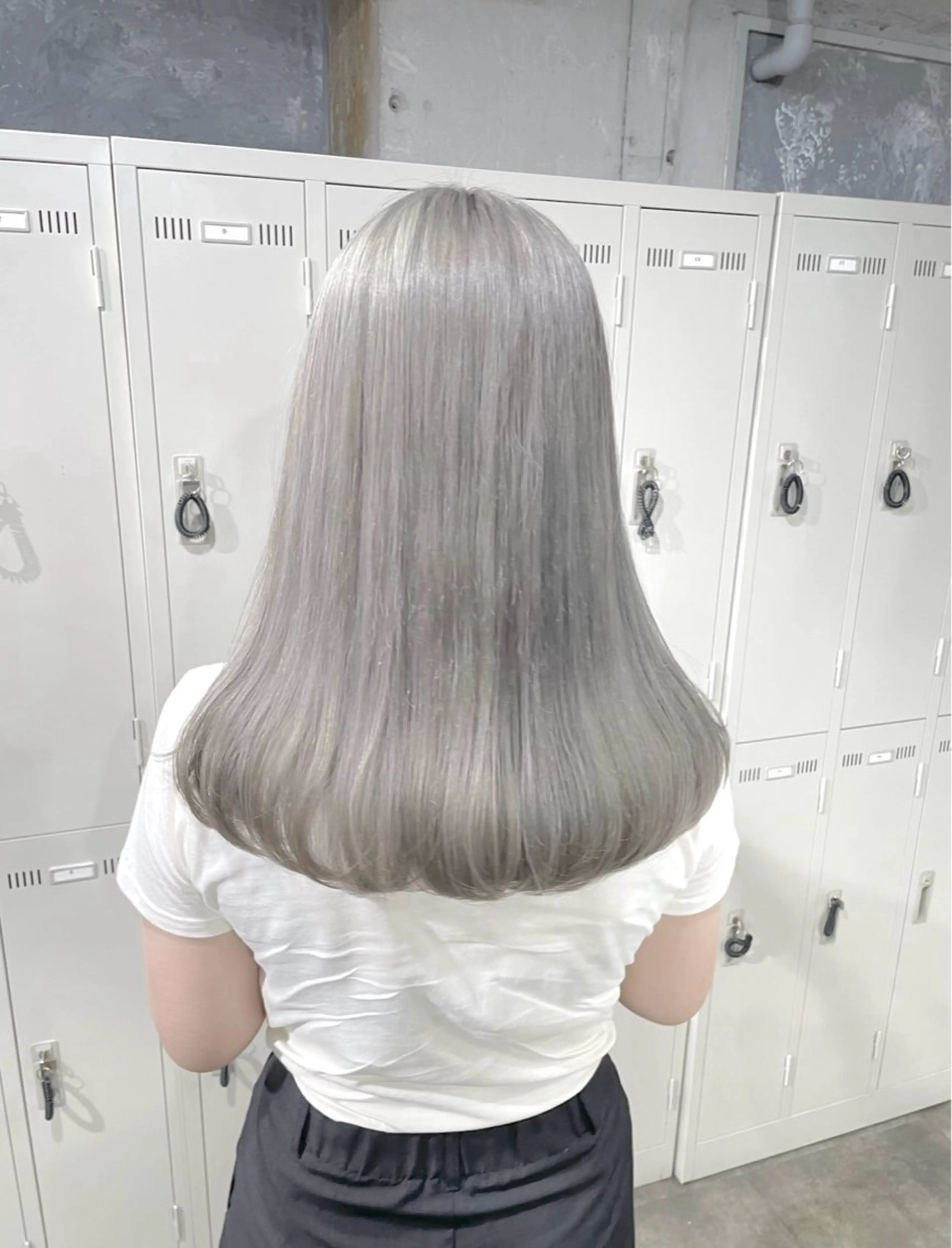 セミロング ヘアカラー トリートメント 透明感カラー・レイヤ ー🎀amika🎀のヘアスタイル