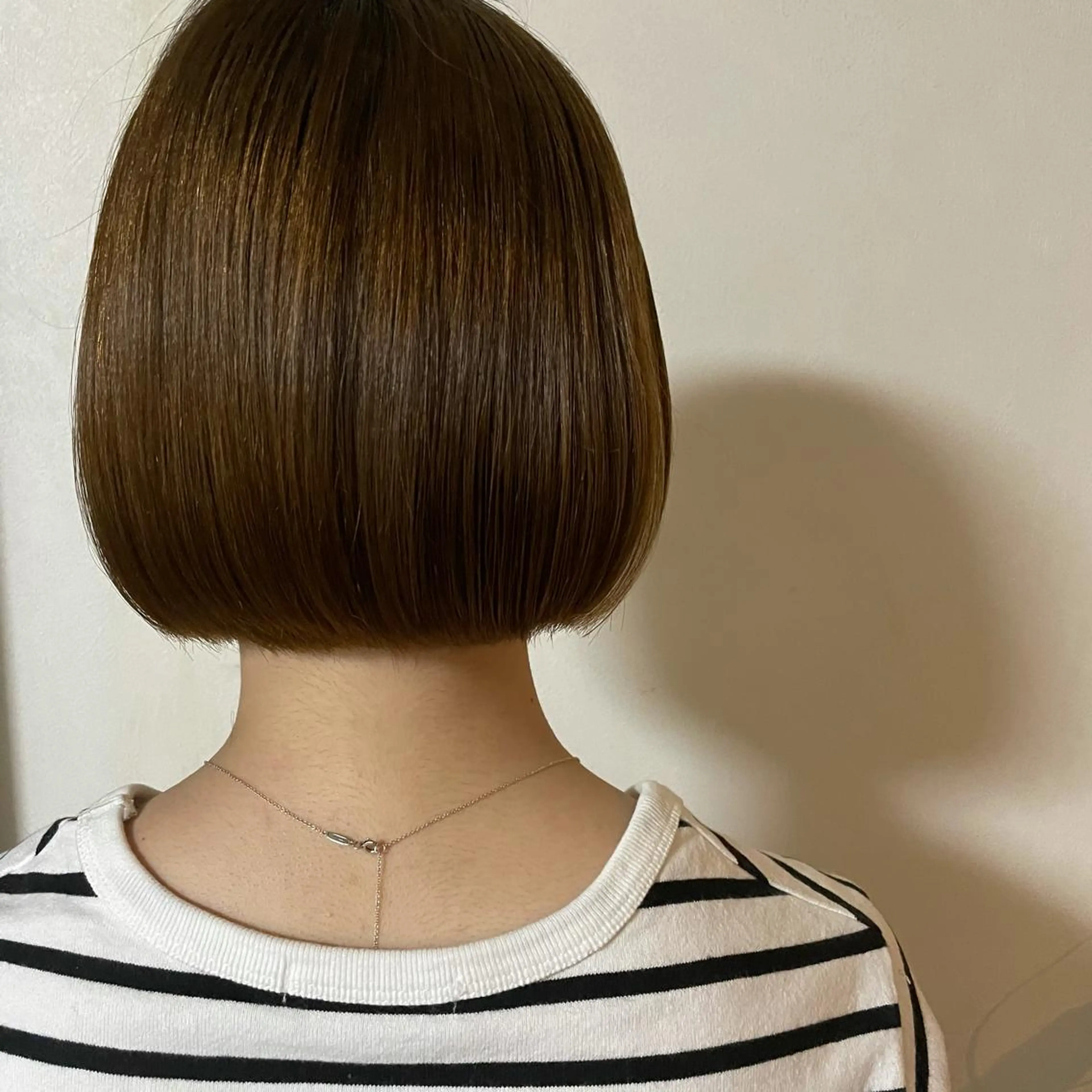 ショート 切りっぱなしボブ ボブ 外ハネヘア カット 天野 瑠真のヘアスタイル