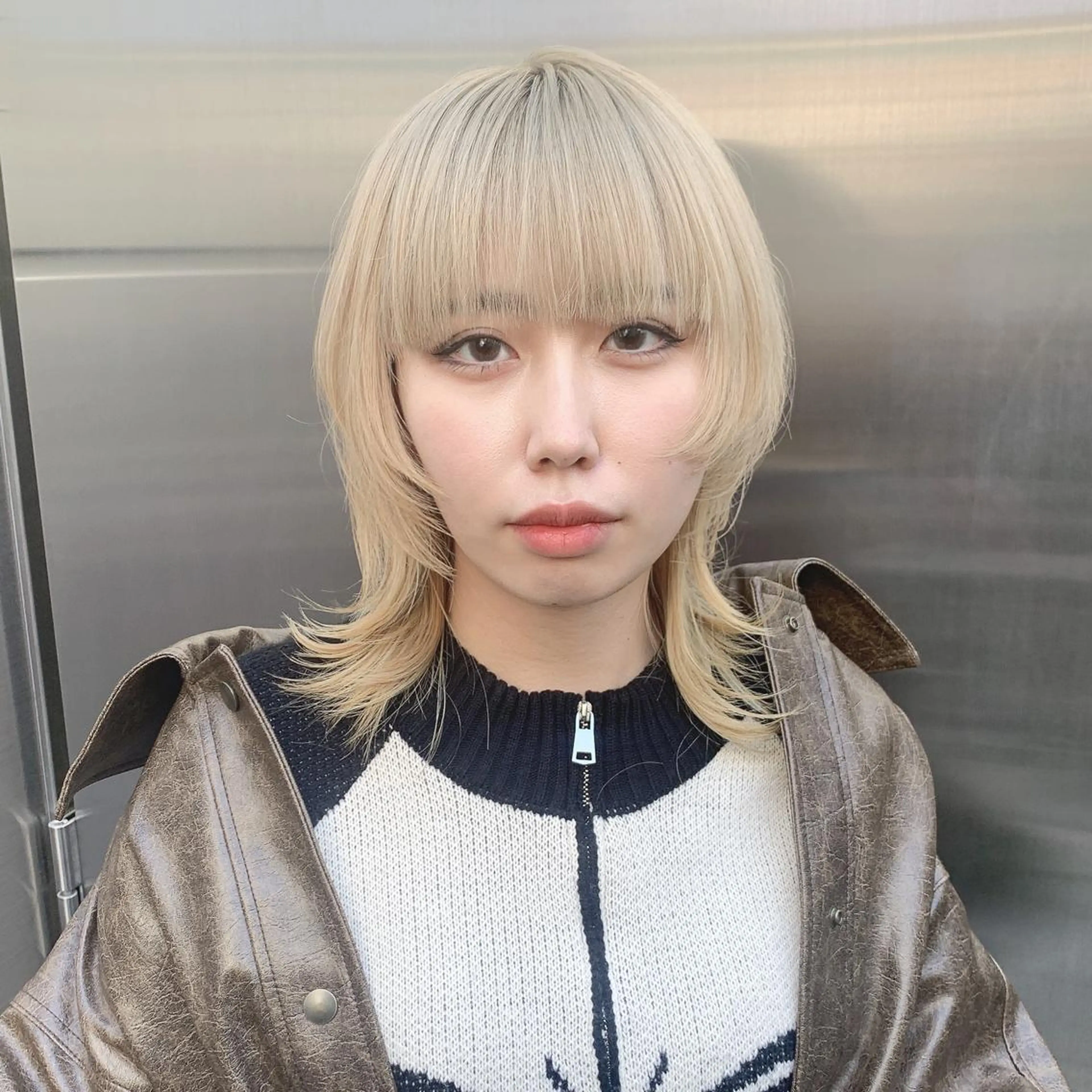 ミディアム カラー ワイドバング ウルフカット ホワイト&レイヤーカ ットエクステ長畠俊輔のヘアスタイル