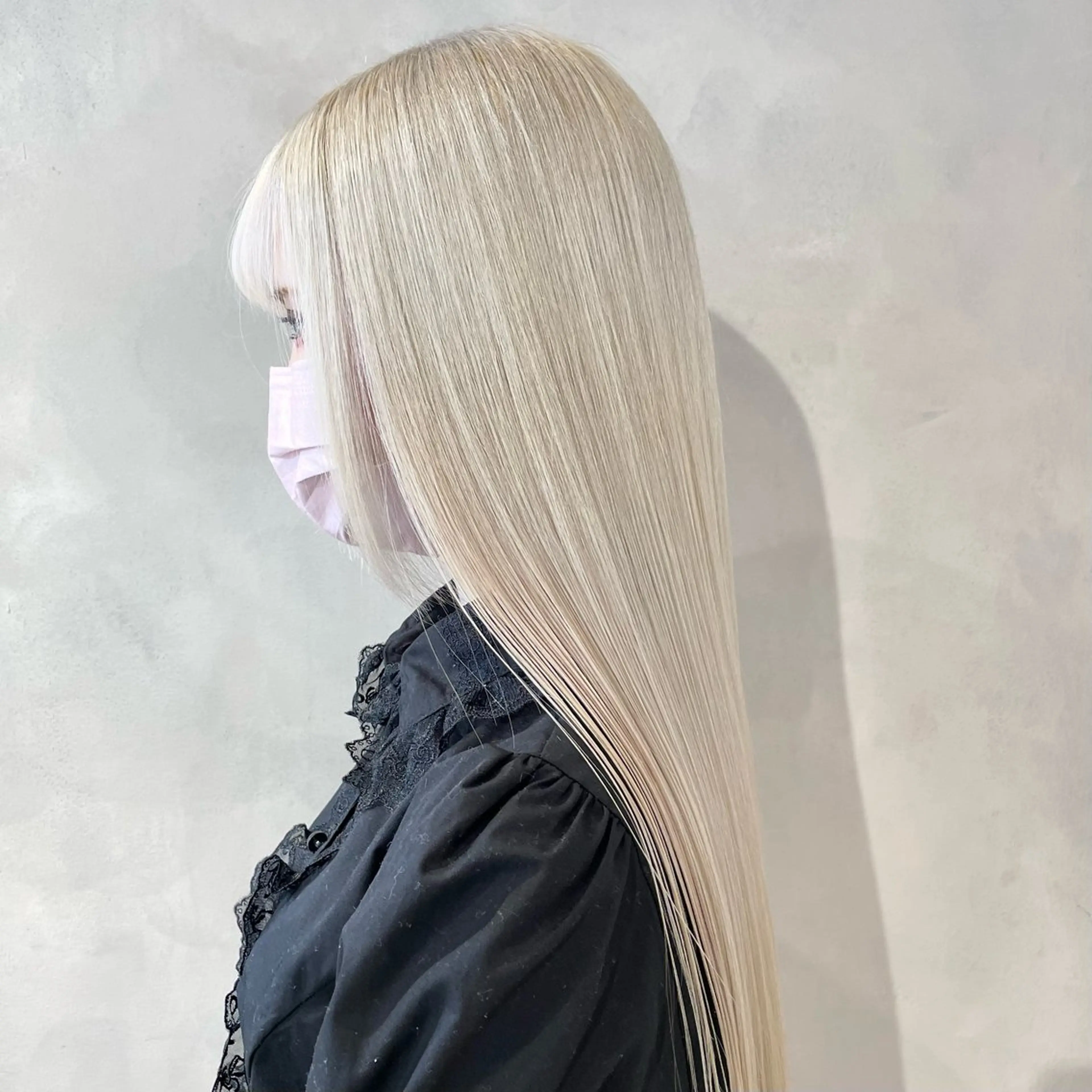 ロング カラー ブリーチ 抜きっぱなしブロンド ブロンド デザインカラー ホワイトブロンド ヘアカラー トリートメント ヘアセット ハイトーン×レイヤー ／遠藤将太のヘアスタイル