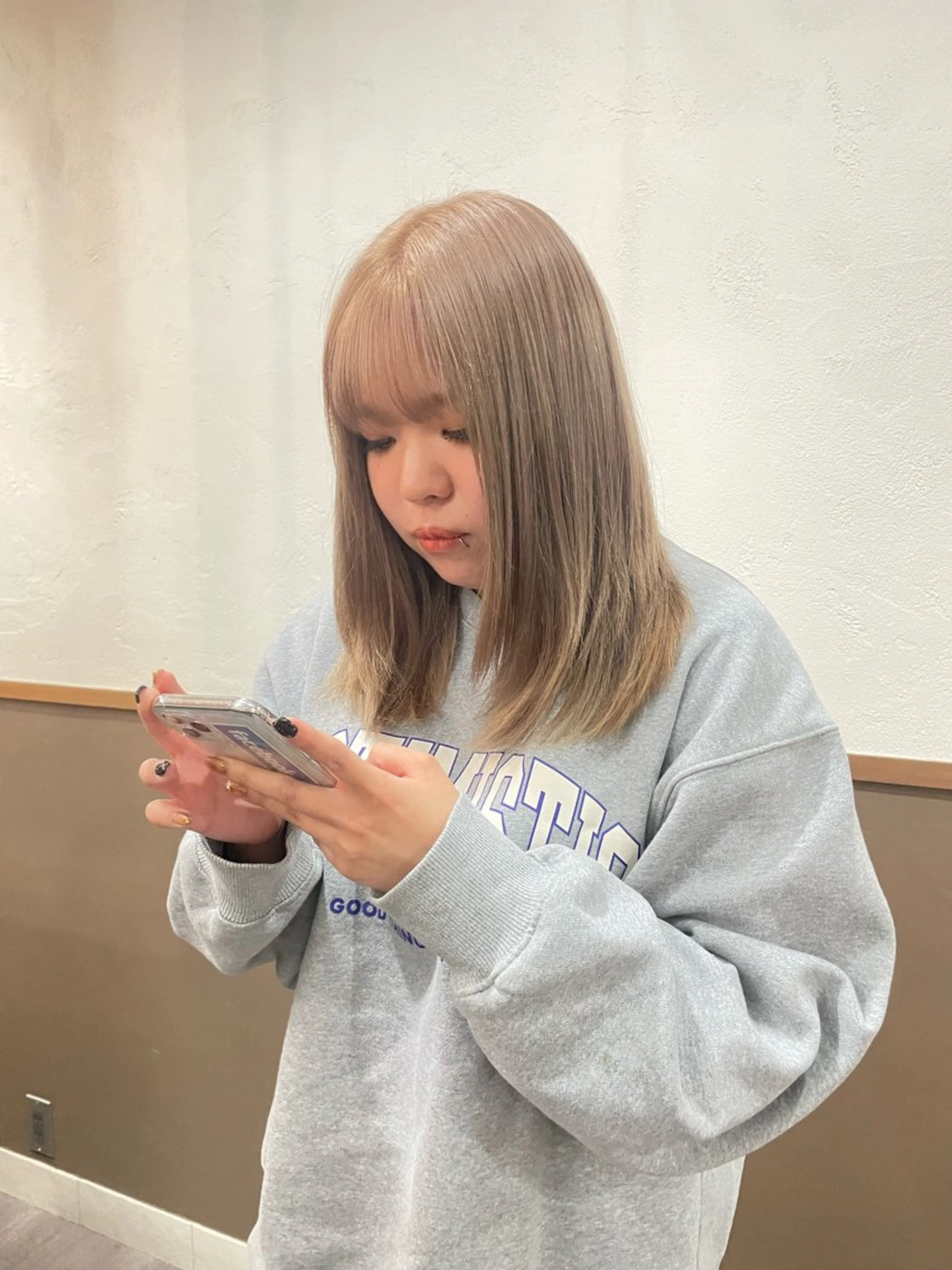 セミロング カラー ベージュカラー moe🥣ﾚｲﾔｰ ｶｯﾄ/透明感ｶﾗｰのヘアスタイル