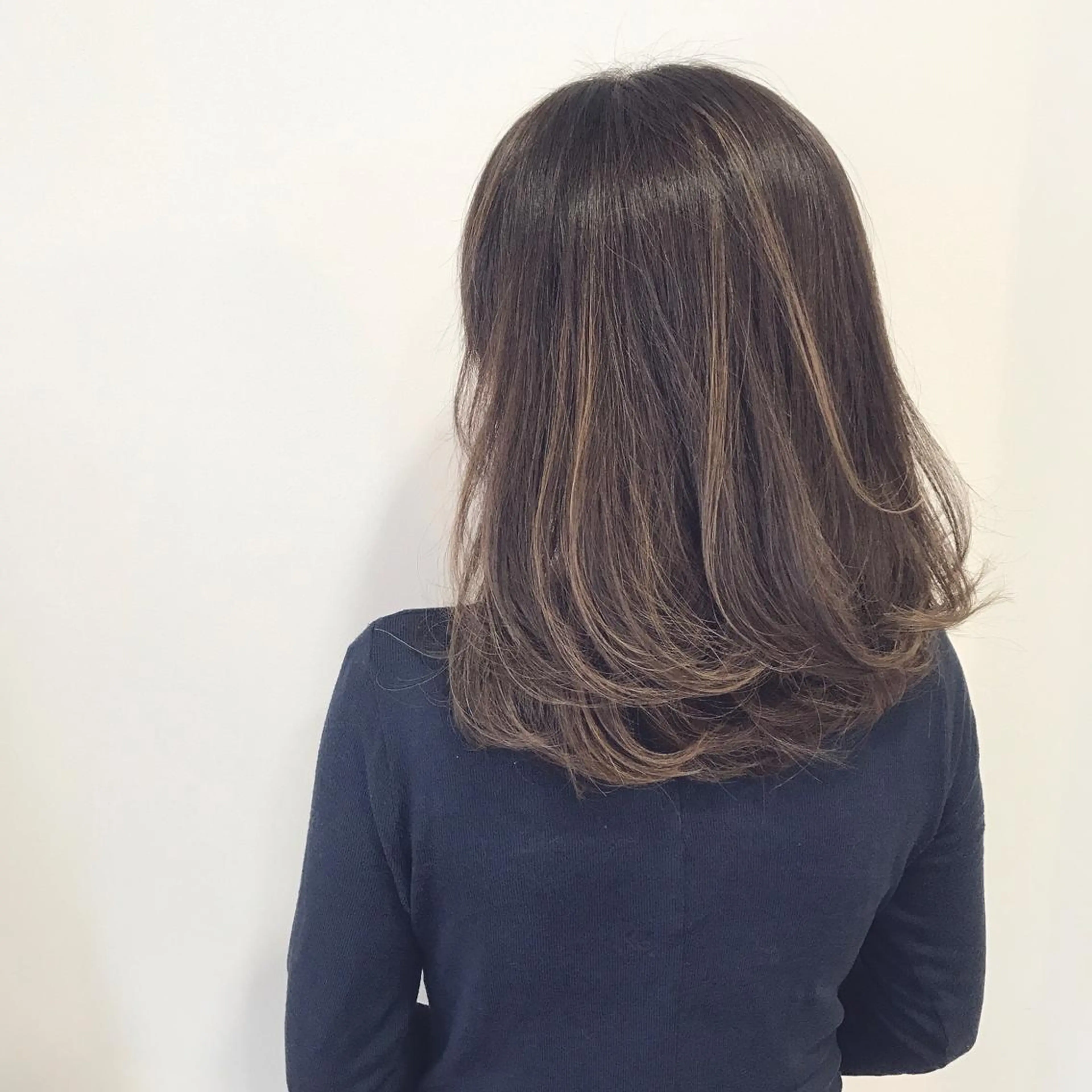 セミロング カラー パーマ ヘアアレンジ グレージュ ハイライトカラー ハイライト littohair所属・岡田 杏のエステ・リラクイメージ