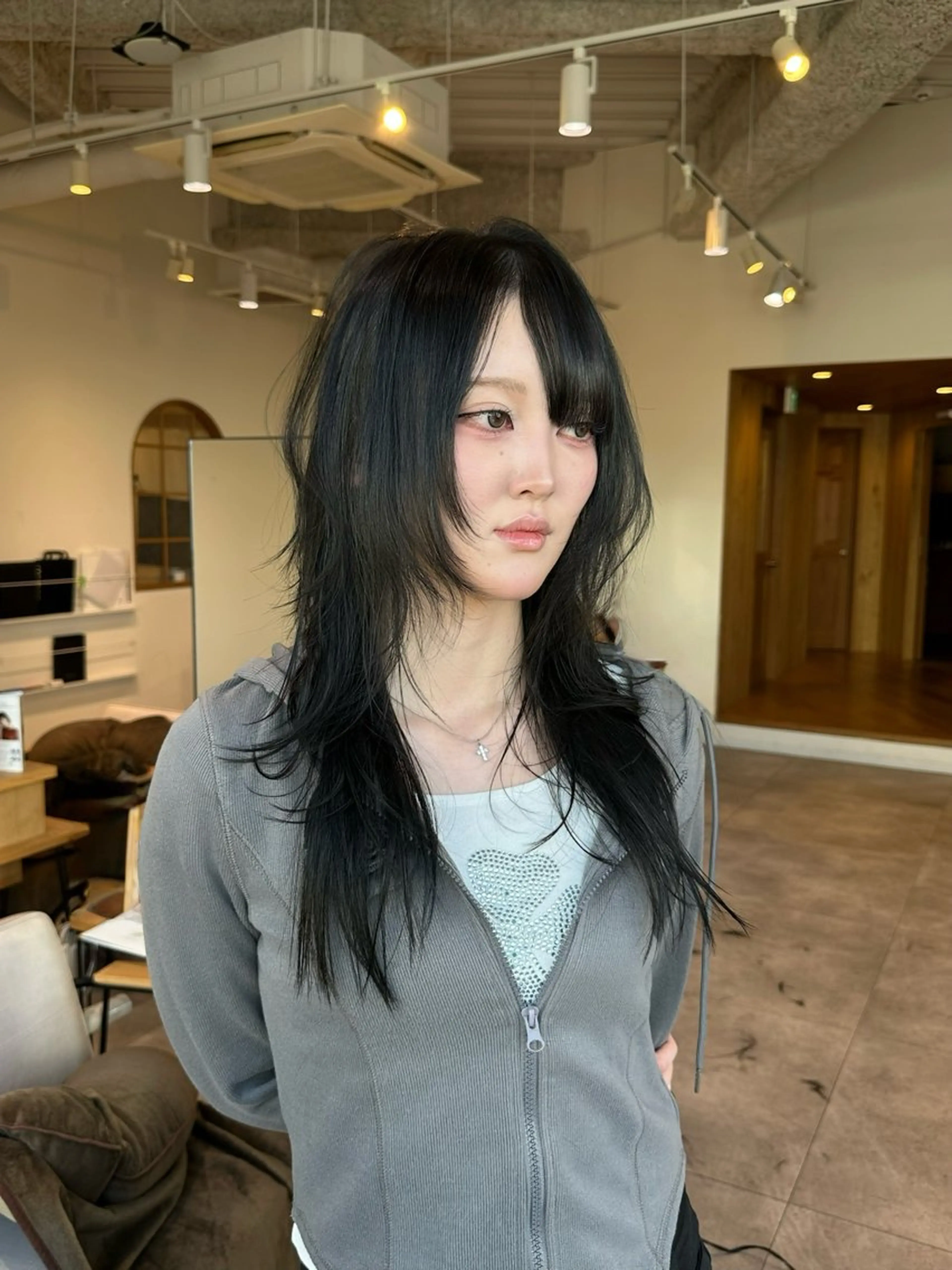 ロング カラー ハイトーンカラー ボブ くびれヘア 顔まわりレイヤー 顔周りカット 大阪ウルフカット ハッシュカットのヘアスタイル