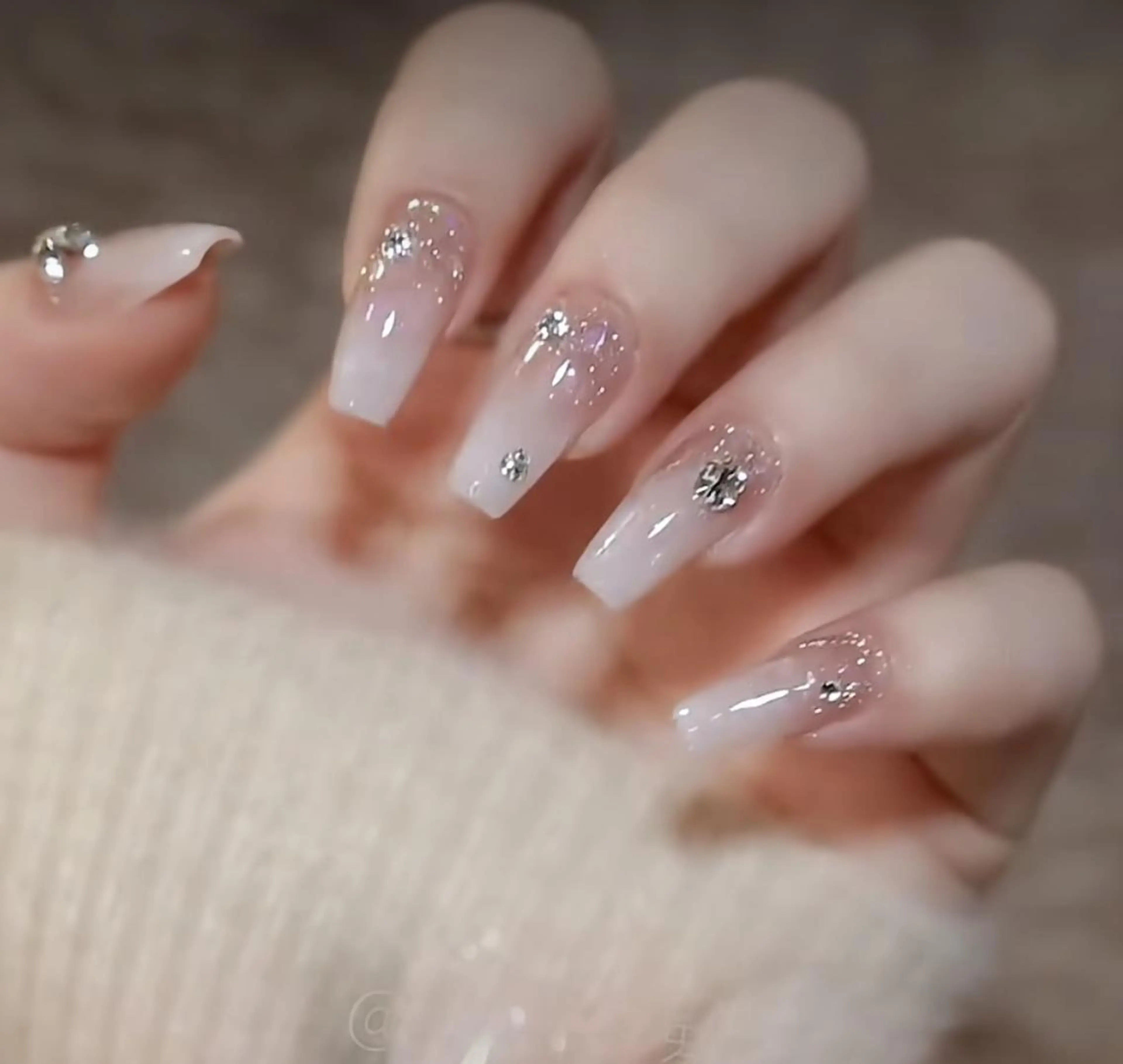 ネイル オーロラネイル チークネイル 長さ出し フットネイル フレンチネイル ハンドネイル リラネイル Aikenのネイルデザイン