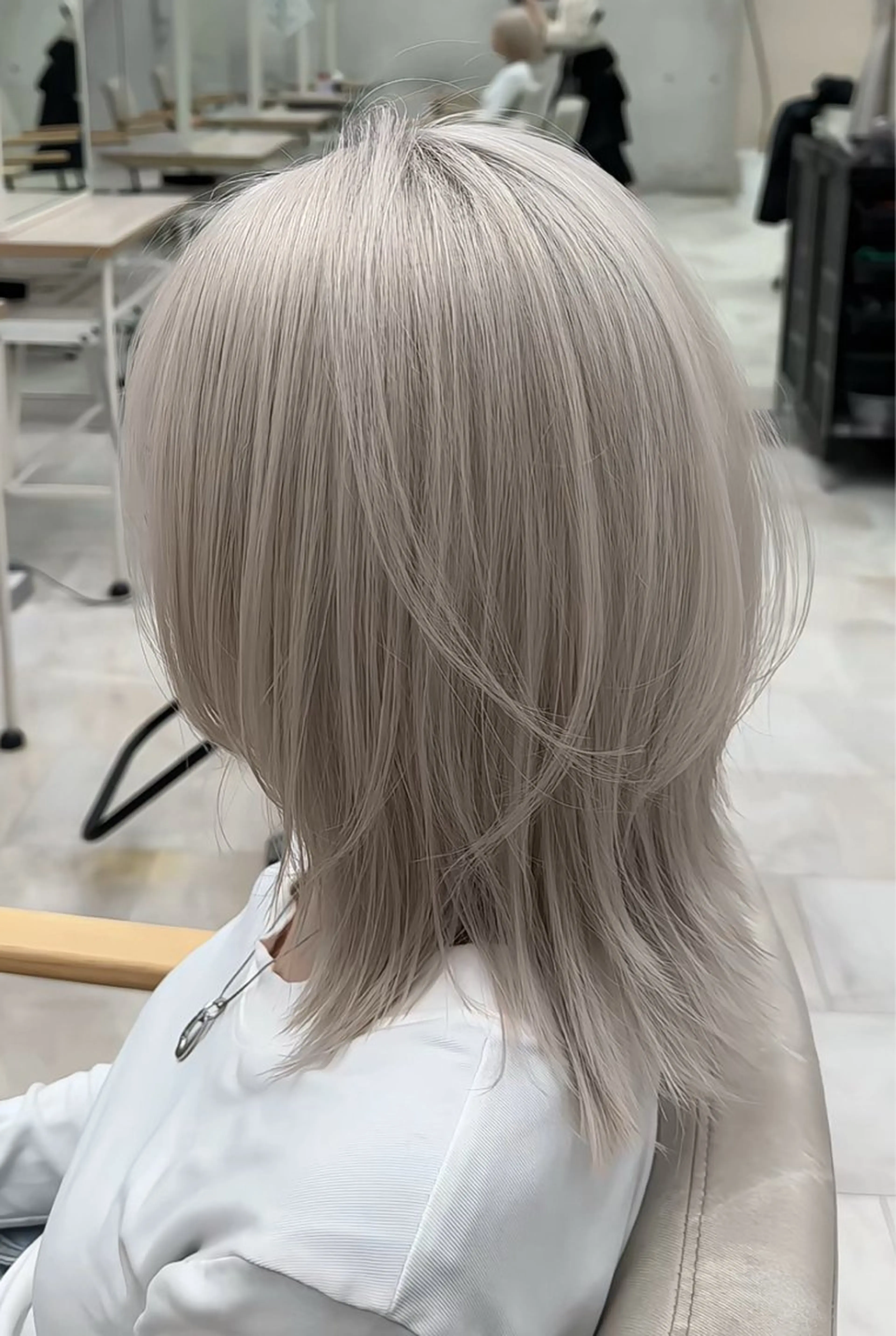 ヘアカラー あち⭐️大阪｜ ハイトーン｜レイヤーのヘアスタイル