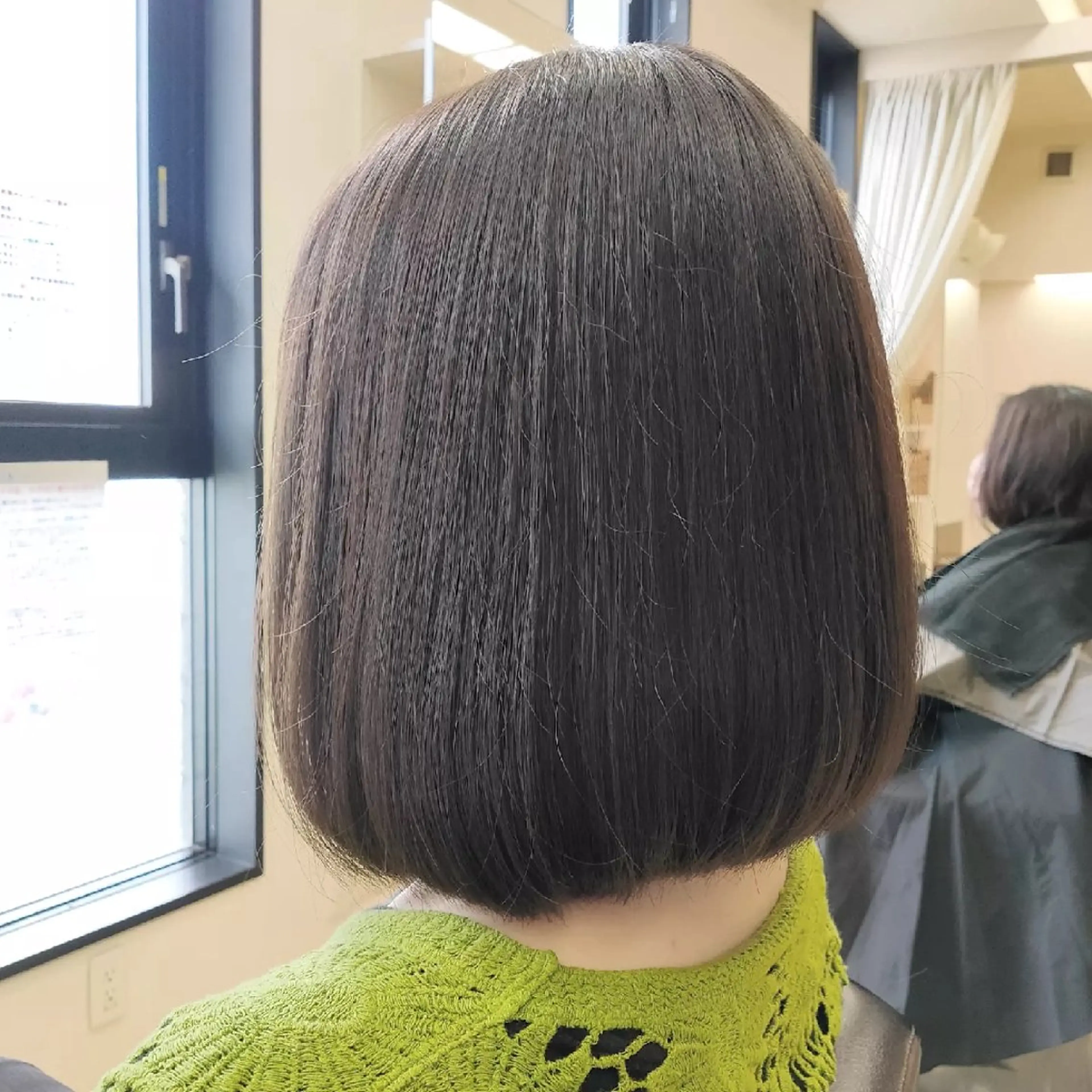 カラー アッシュ アッシュグレー 石川 菜摘のヘアスタイル