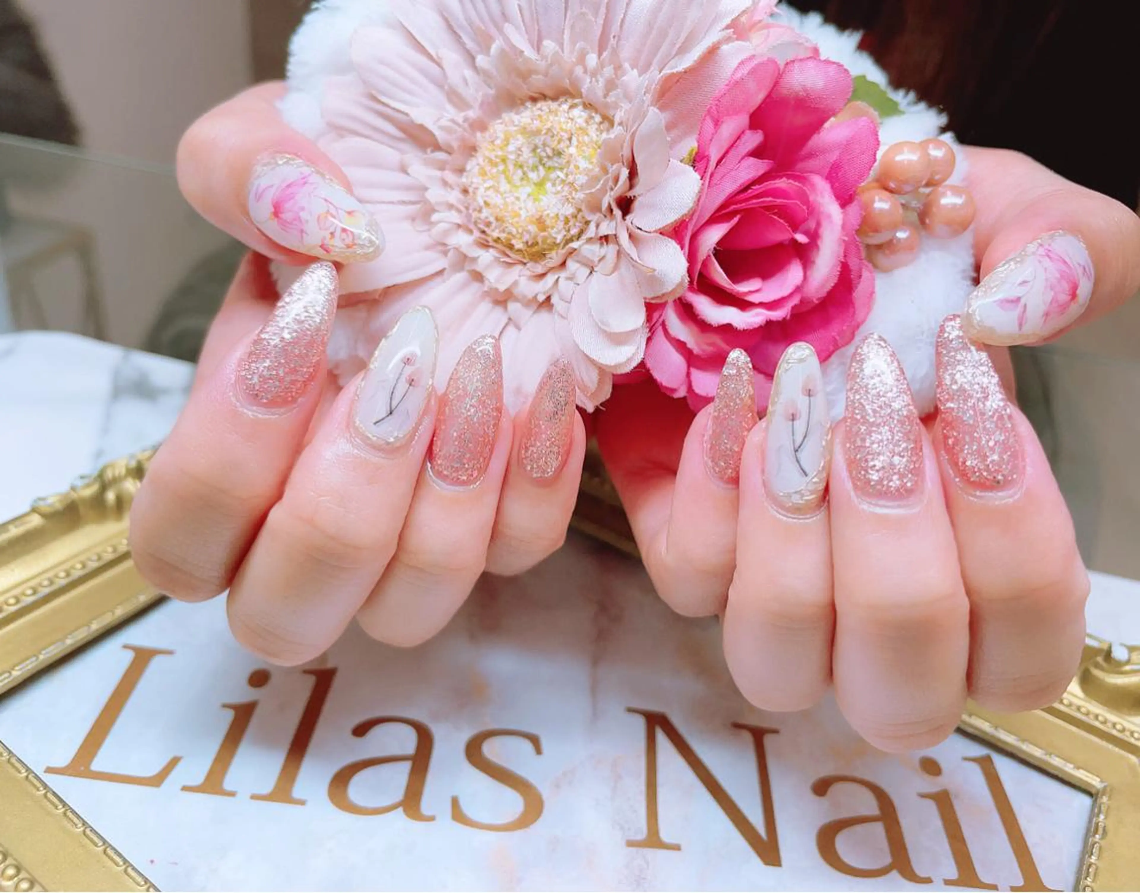 ネイル フラワーネイル ジェルネイル ハードジェル キラキラネイル ラメ(グリッター) Lilas Nailのネイルデザイン
