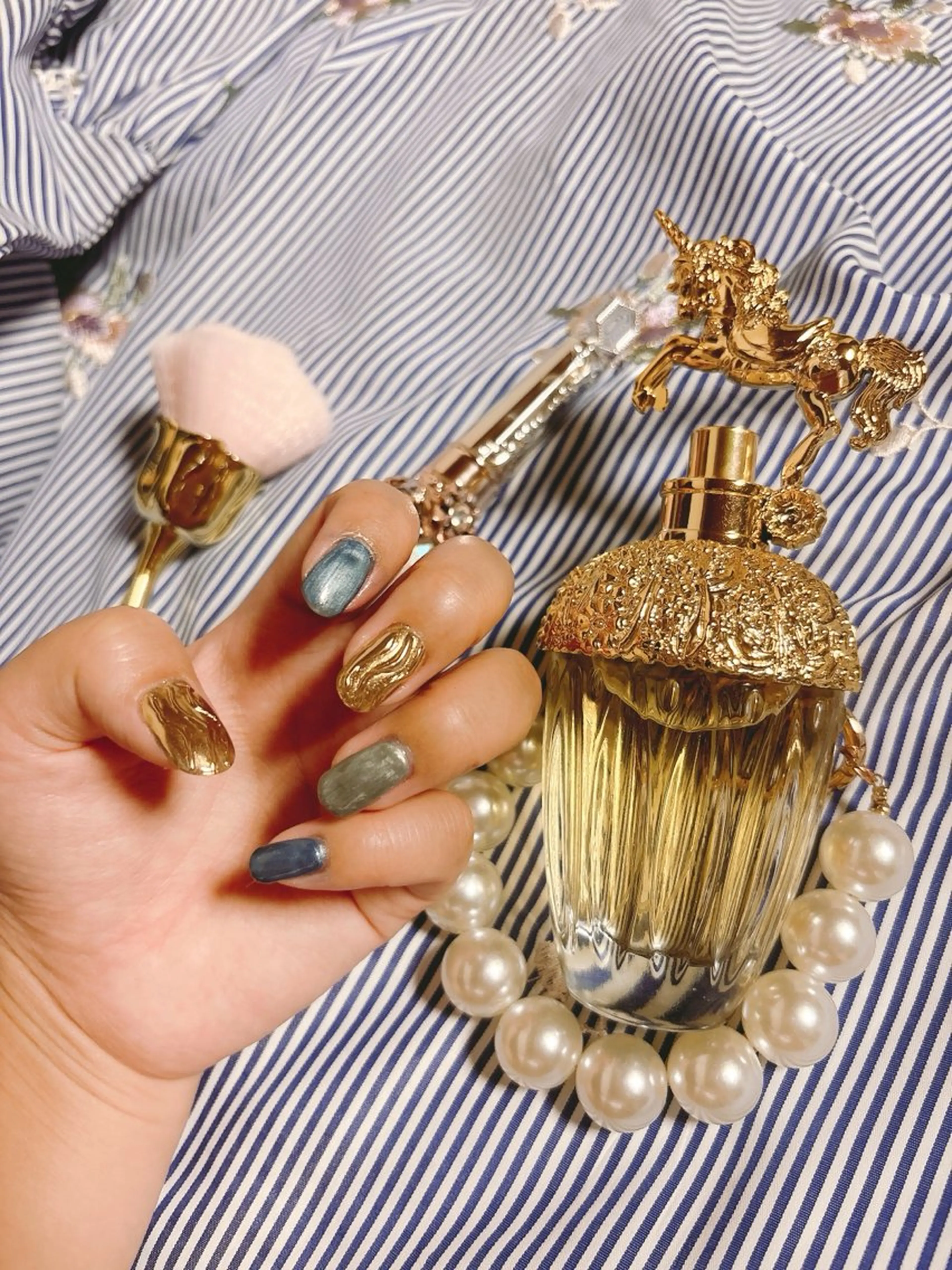 ジェルネイル　✨ゴールドうねうね✨　（⚠️オフなし）の写真