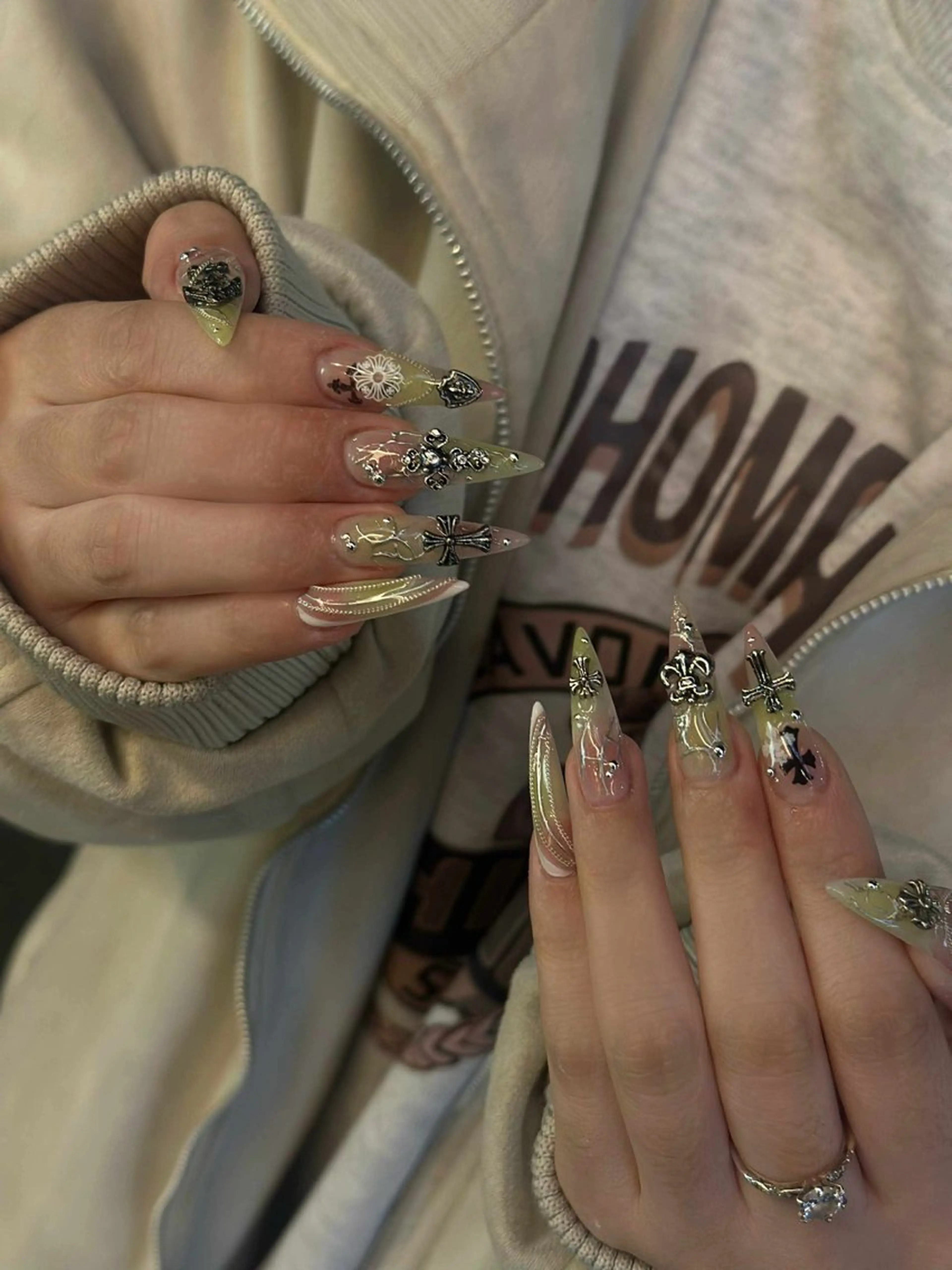 ネイル ボルドー ブラウン チークネイル ドット フットネイル Julli NailStudioのネイルデザイン