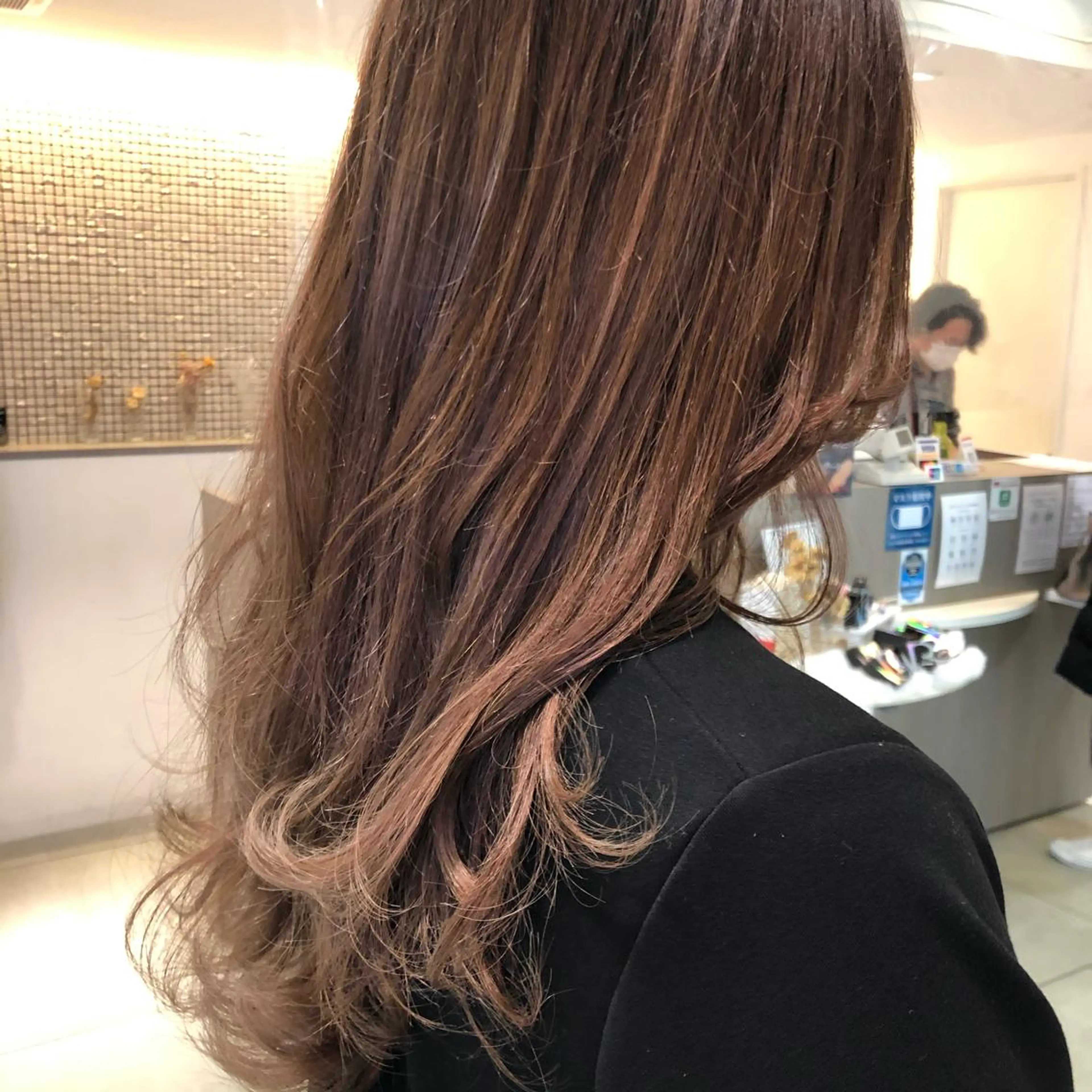 ロング カラー ベージュカラー カット ヘアカラー トリートメント 松佐 ゆかりのヘアスタイル