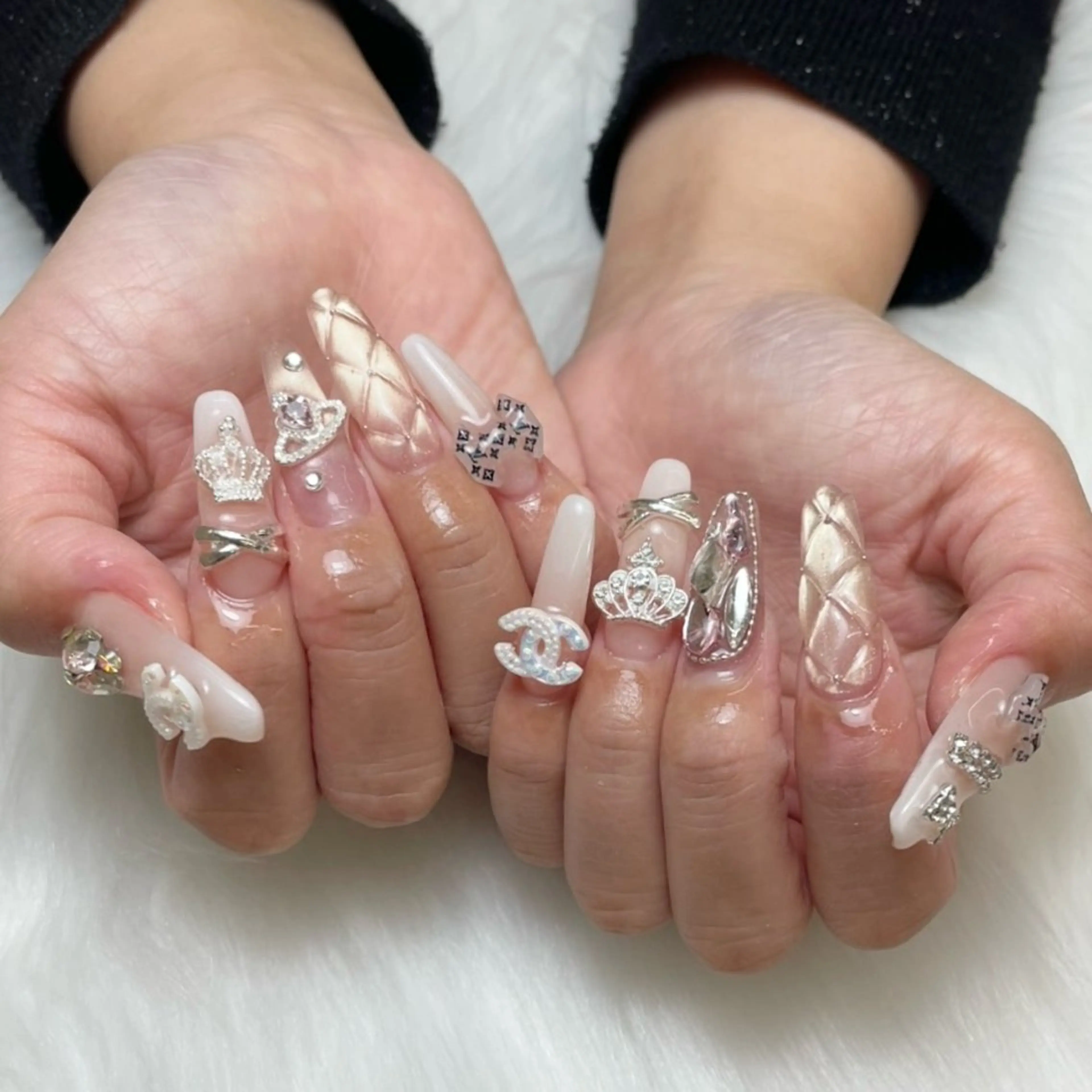 🦋💐【学割U24】成人式&冬休み限定〈オフ無し〉長さだし10本・デザインアートやり放題コース・パーツつけ放題の写真