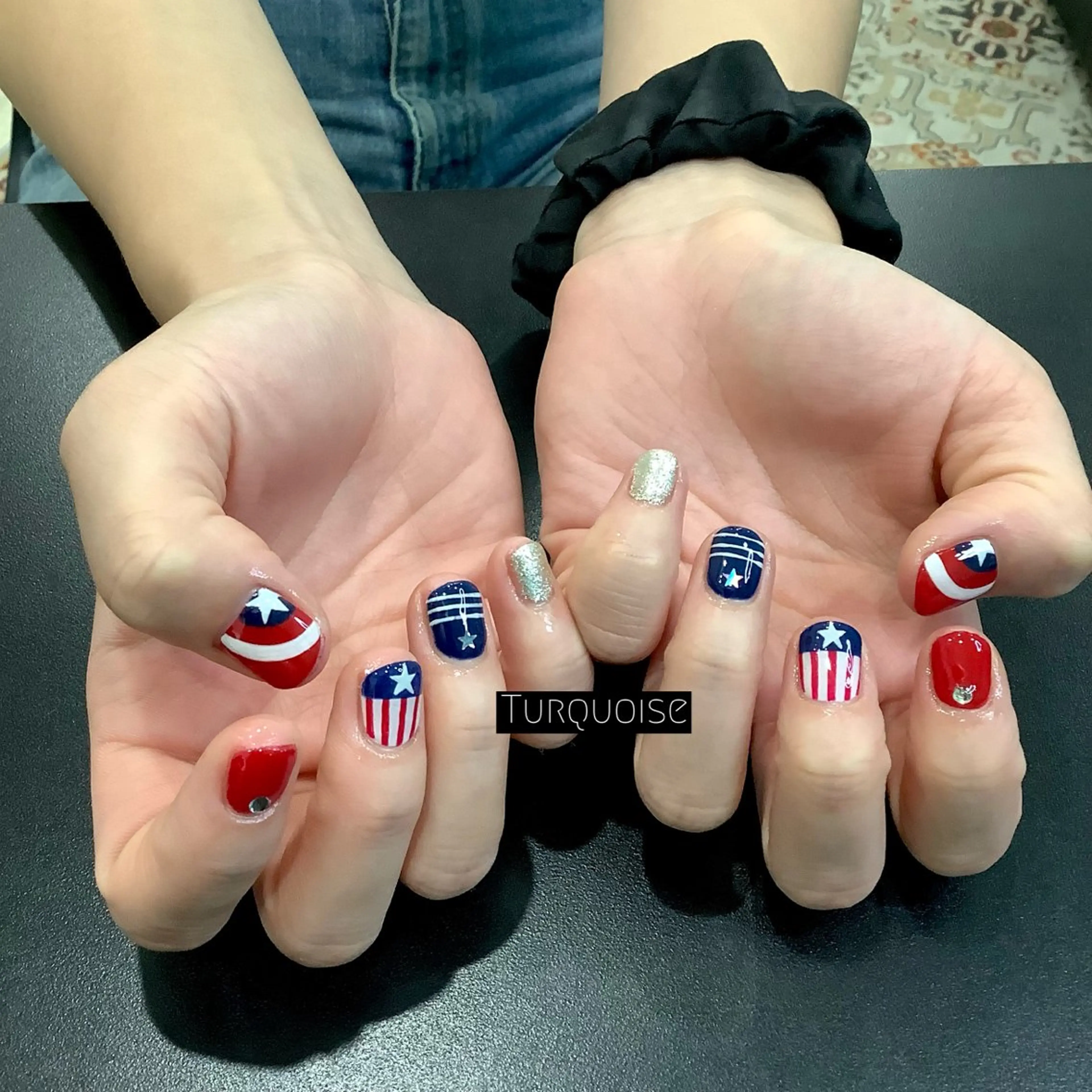 ネイル ハンドネイル ハンドケア 個性派ネイルサロン 💅🏼ターコイズのネイルデザイン