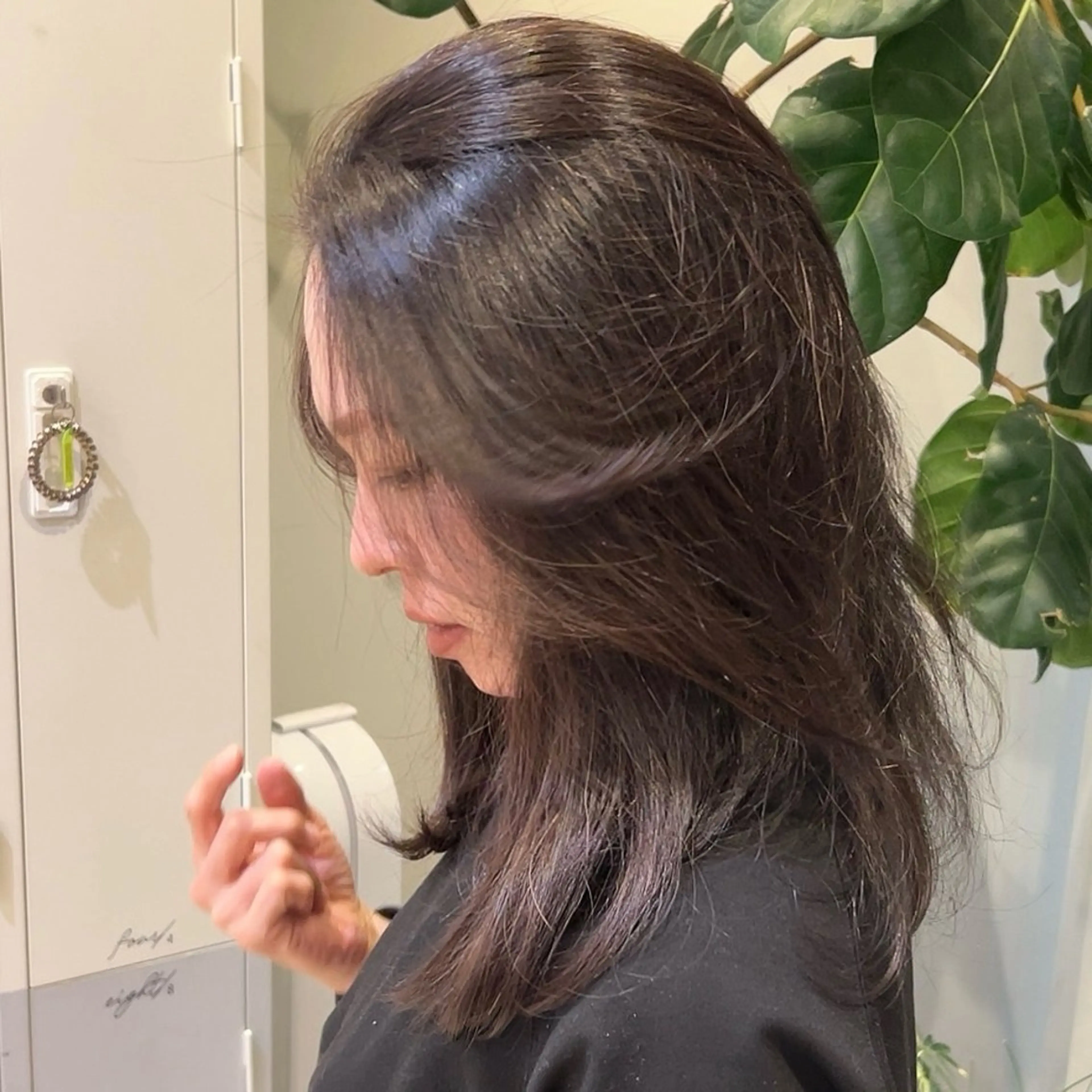 ミディアム レイヤーカット カット ヘアカラー calna 古賀 菜摘のヘアスタイル