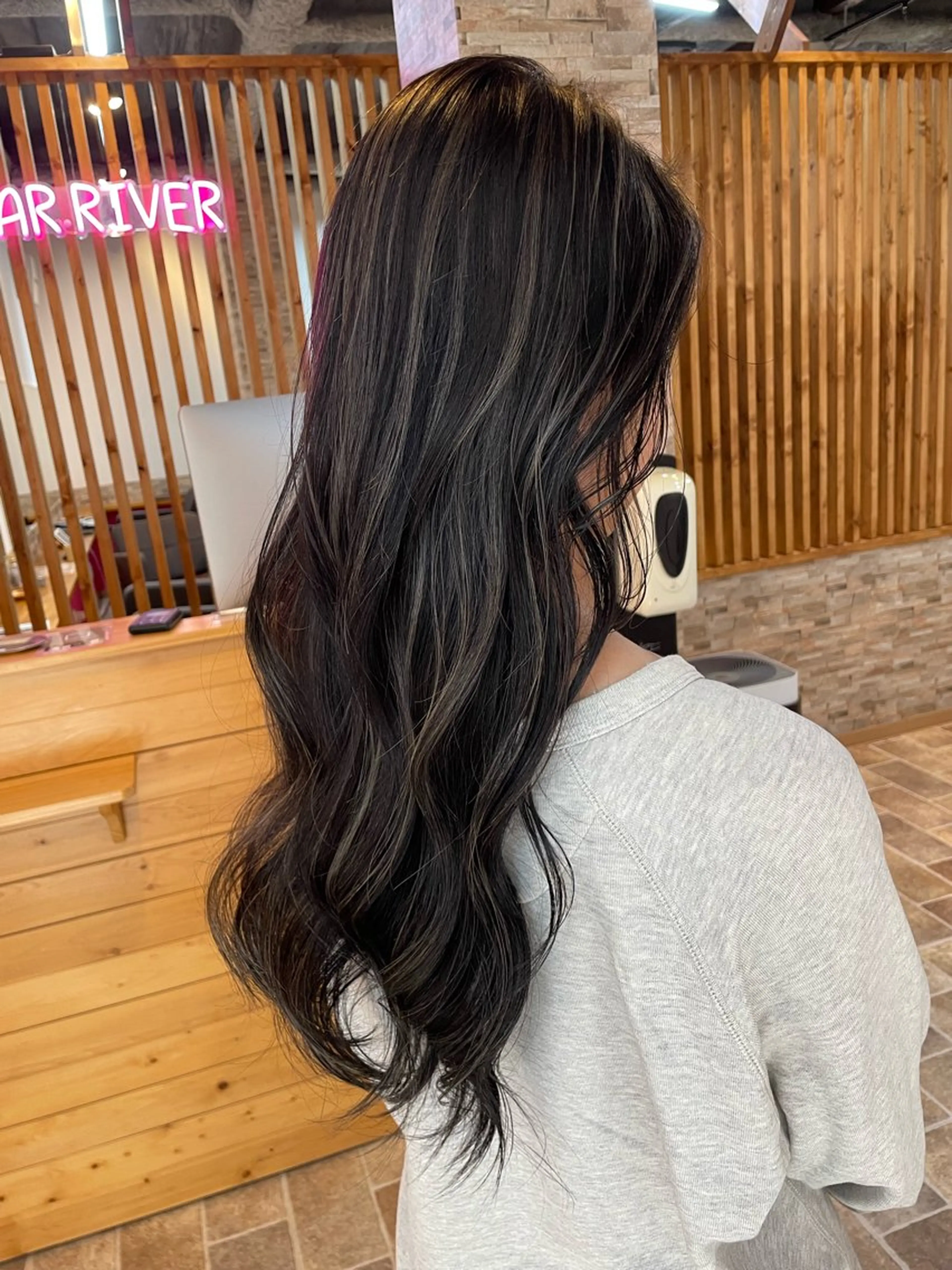 ロング カラー ハイライトカラー ハイライト カット ヘアカラー トリートメント Ammi hair所属・YUI/ ブリーチカラー🌷のヘアスタイル