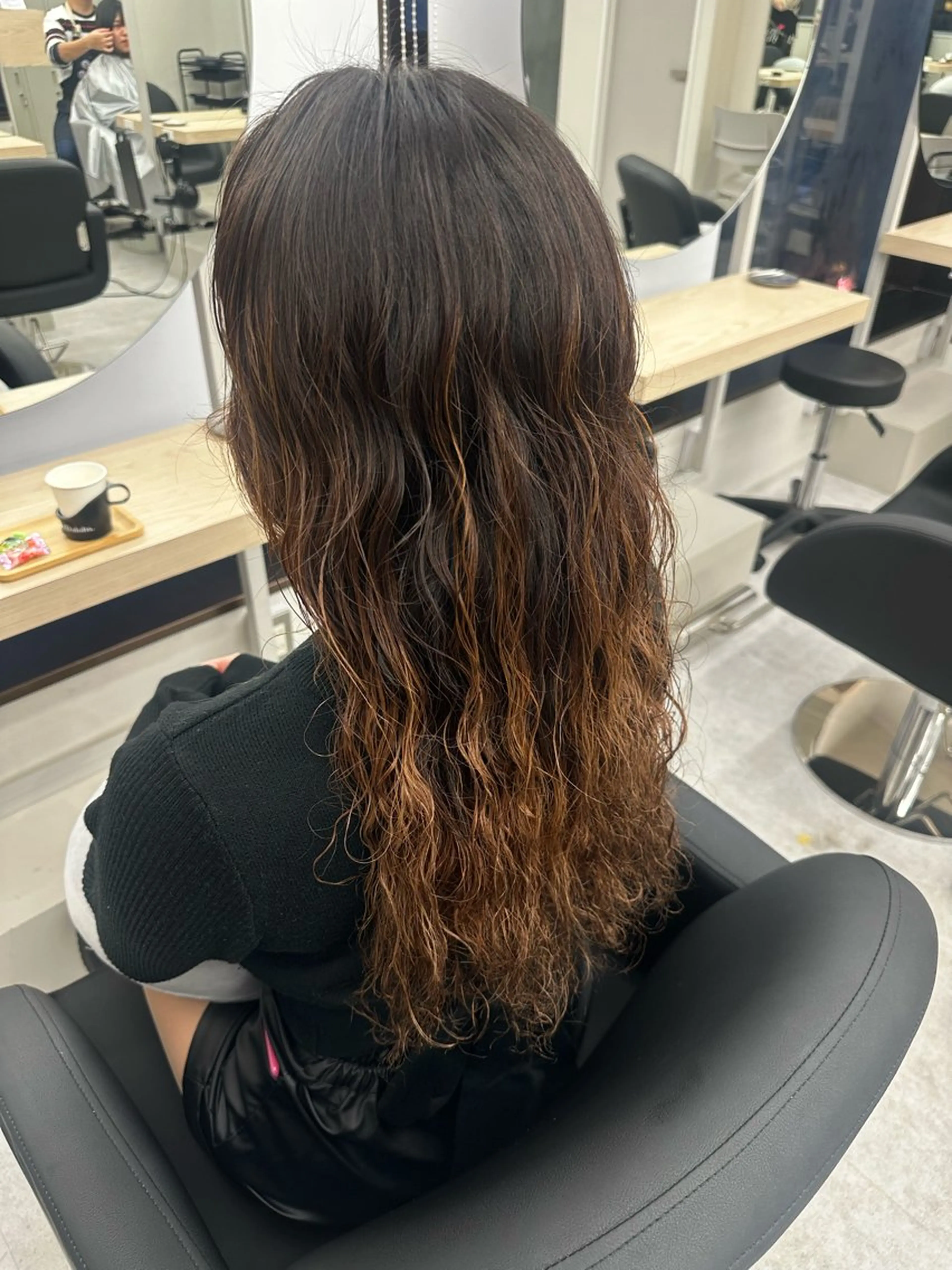 ロング パーマ ロング MOE ~ EIGHT ~のヘアスタイル