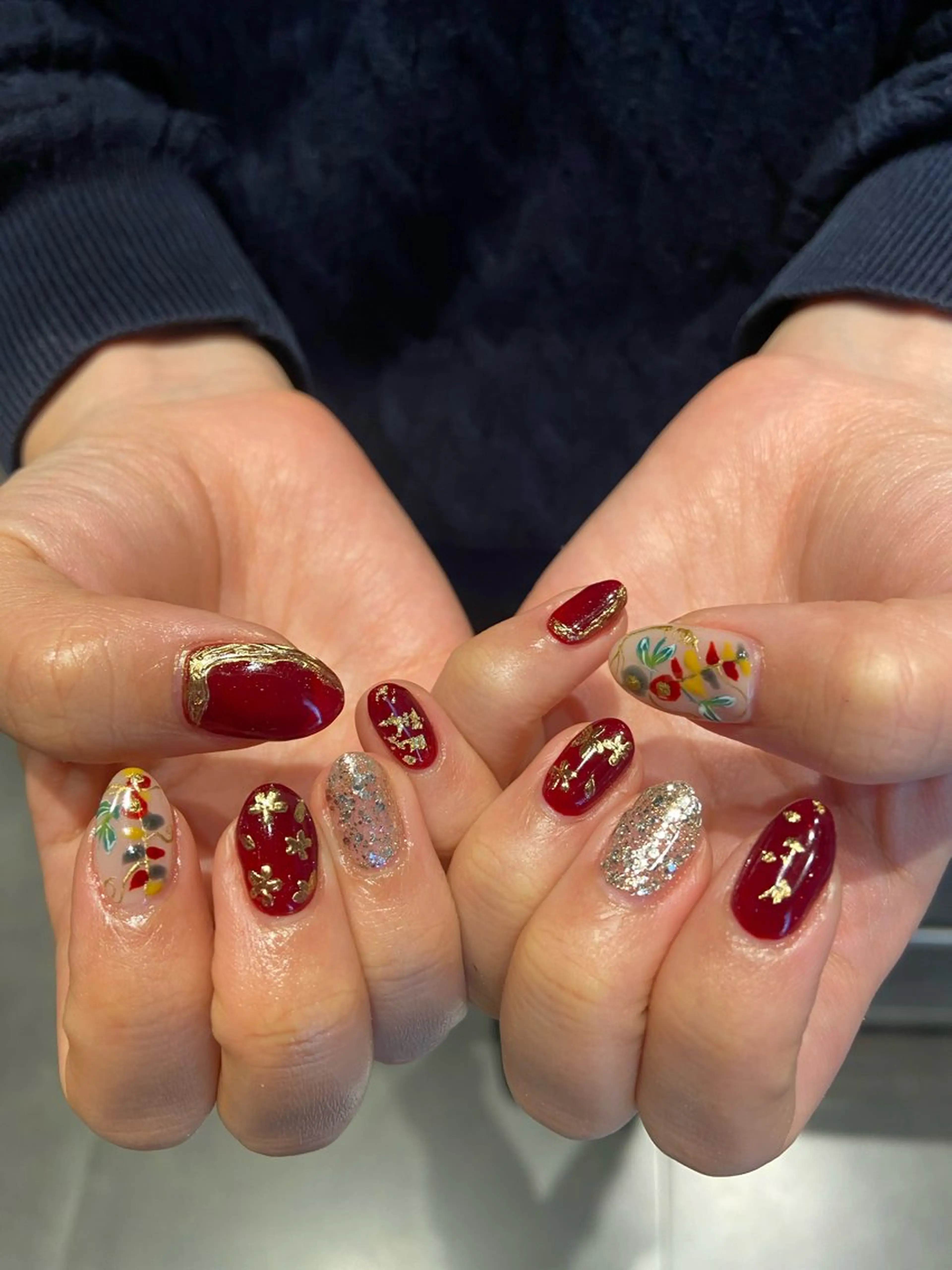 ネイル 成人式 ミラーネイル 赤色 OAK Nazuna🌺のネイルデザイン