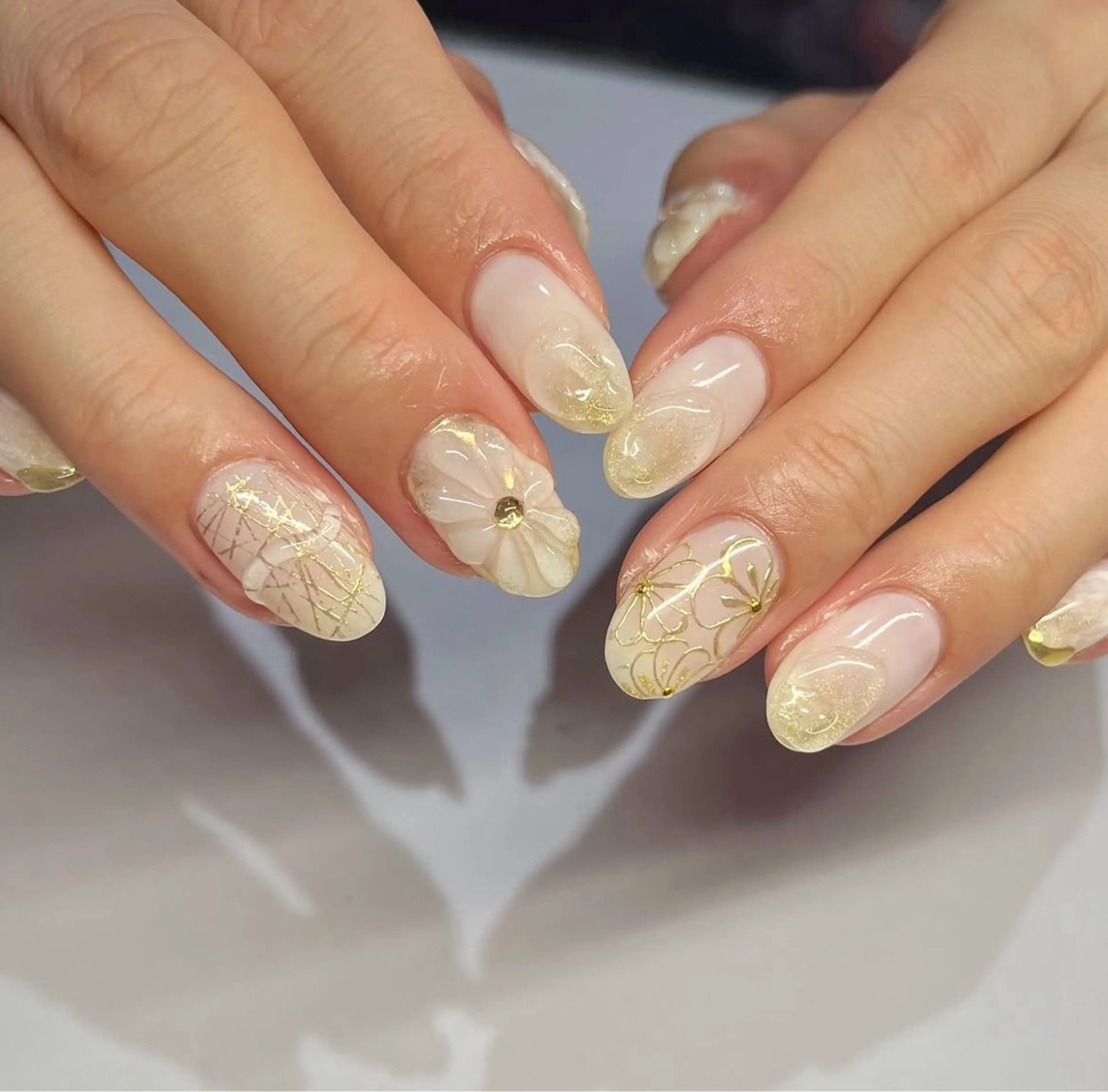 ネイル アートネイル フラワーネイル ミラーネイル ブライダルネイル ホワイト CLALA MIYUのネイルデザイン