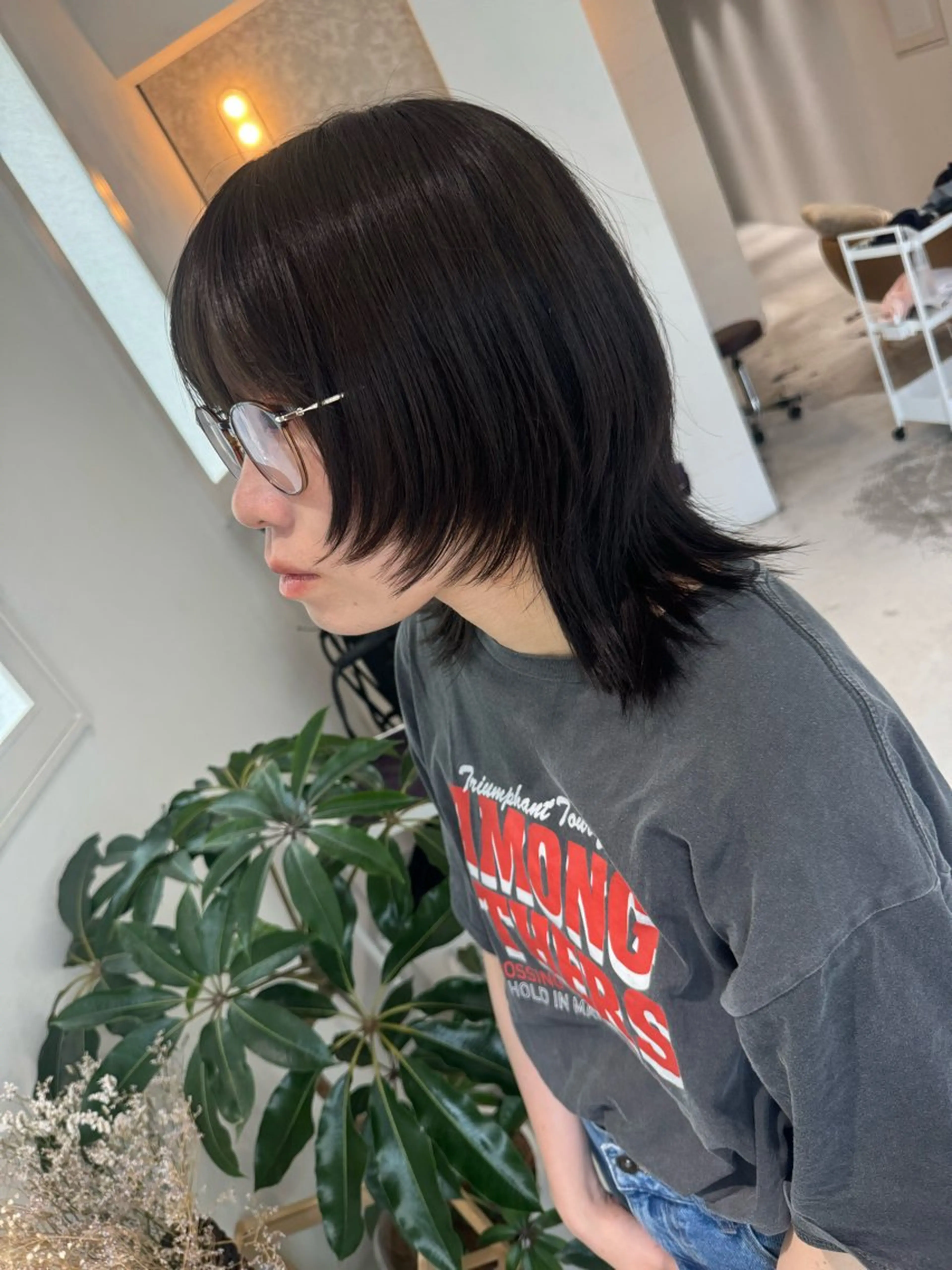 ショート カラー イルミナカラー オリーブカラー ウルフカット 花見 亜沙美のヘアスタイル